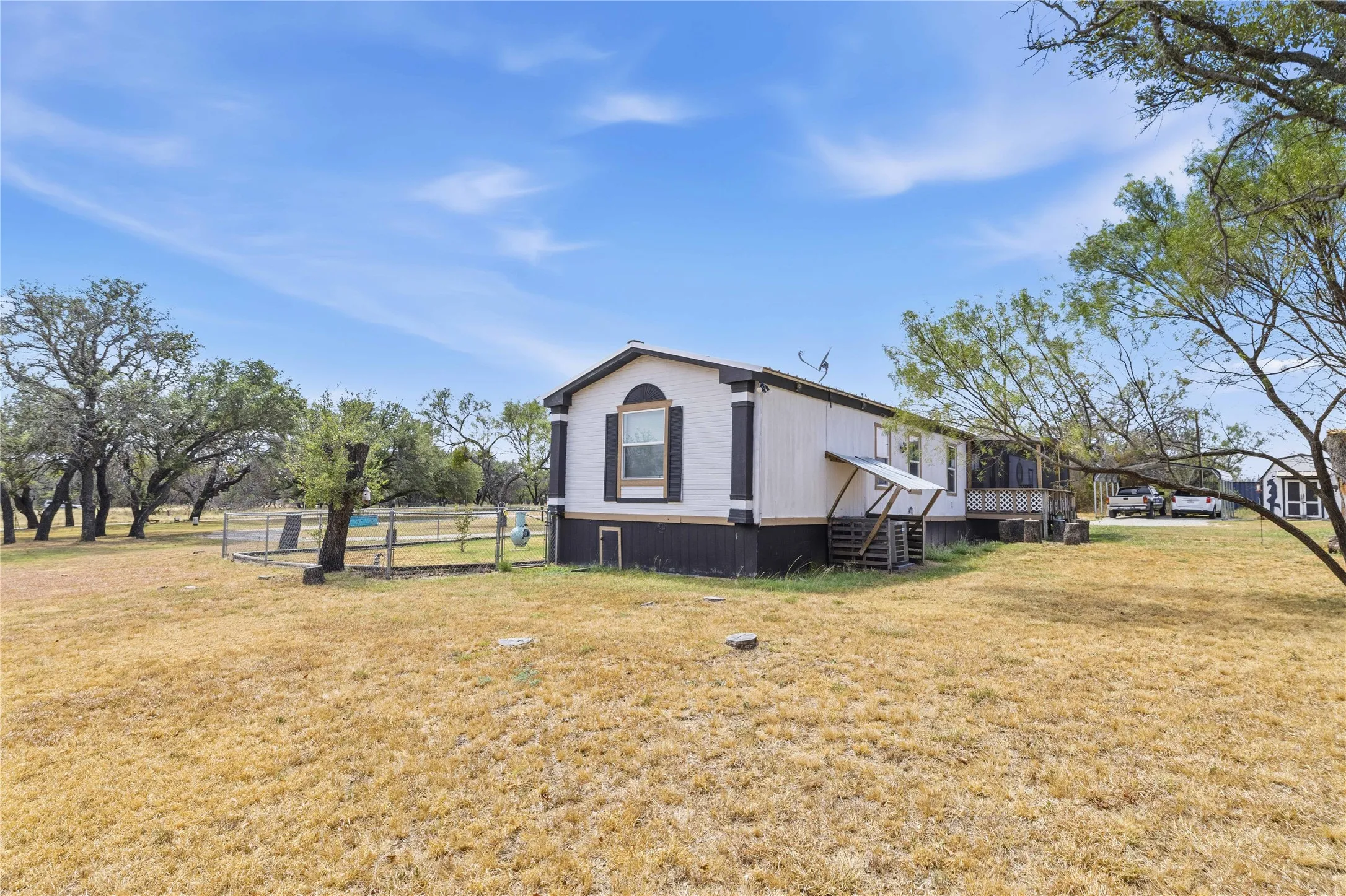 Mobile Home For Sale in Brown County , 375 Whispering Oaks Lane, Early, Texas 76802, 3 Bedroom, 2 Bathroom, Garage spaces, 1,368 Sqft, built in 1996, mls#21378887, Real Estate Agent in Early, Homes For Sale in Brown county, Homes For Sale in Early, Realtor in Early Texas, Real Estate Brokerage Independent Realty Texas, Luminita Cordes Realtor
