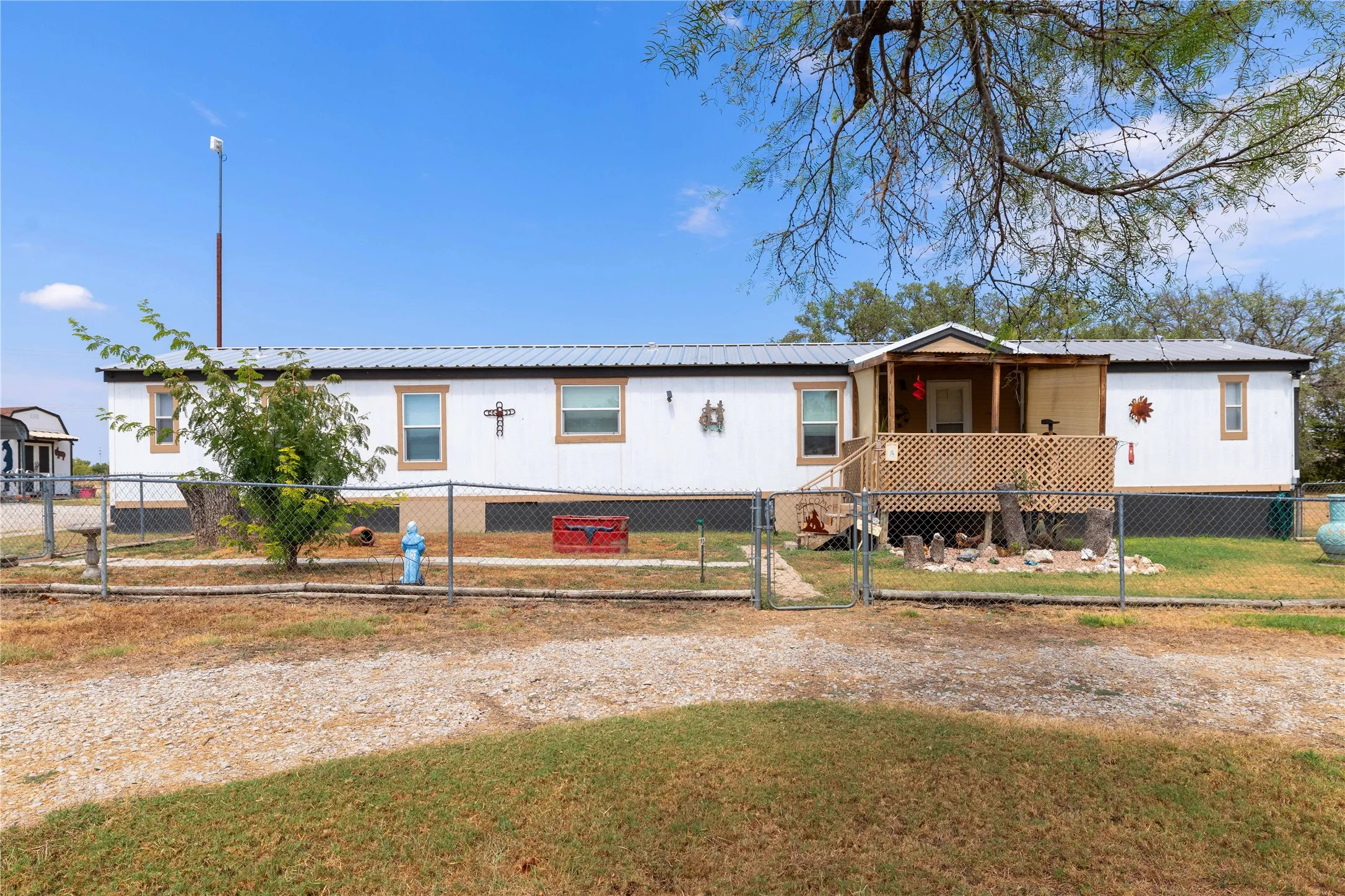 Mobile Home For Sale in Brown County , 375 Whispering Oaks Lane, Early, Texas 76802, 3 Bedroom, 2 Bathroom, Garage spaces, 1,368 Sqft, built in 1996, mls#21378887, Real Estate Agent in Early, Homes For Sale in Brown county, Homes For Sale in Early, Realtor in Early Texas, Real Estate Brokerage Independent Realty Texas, Luminita Cordes Realtor