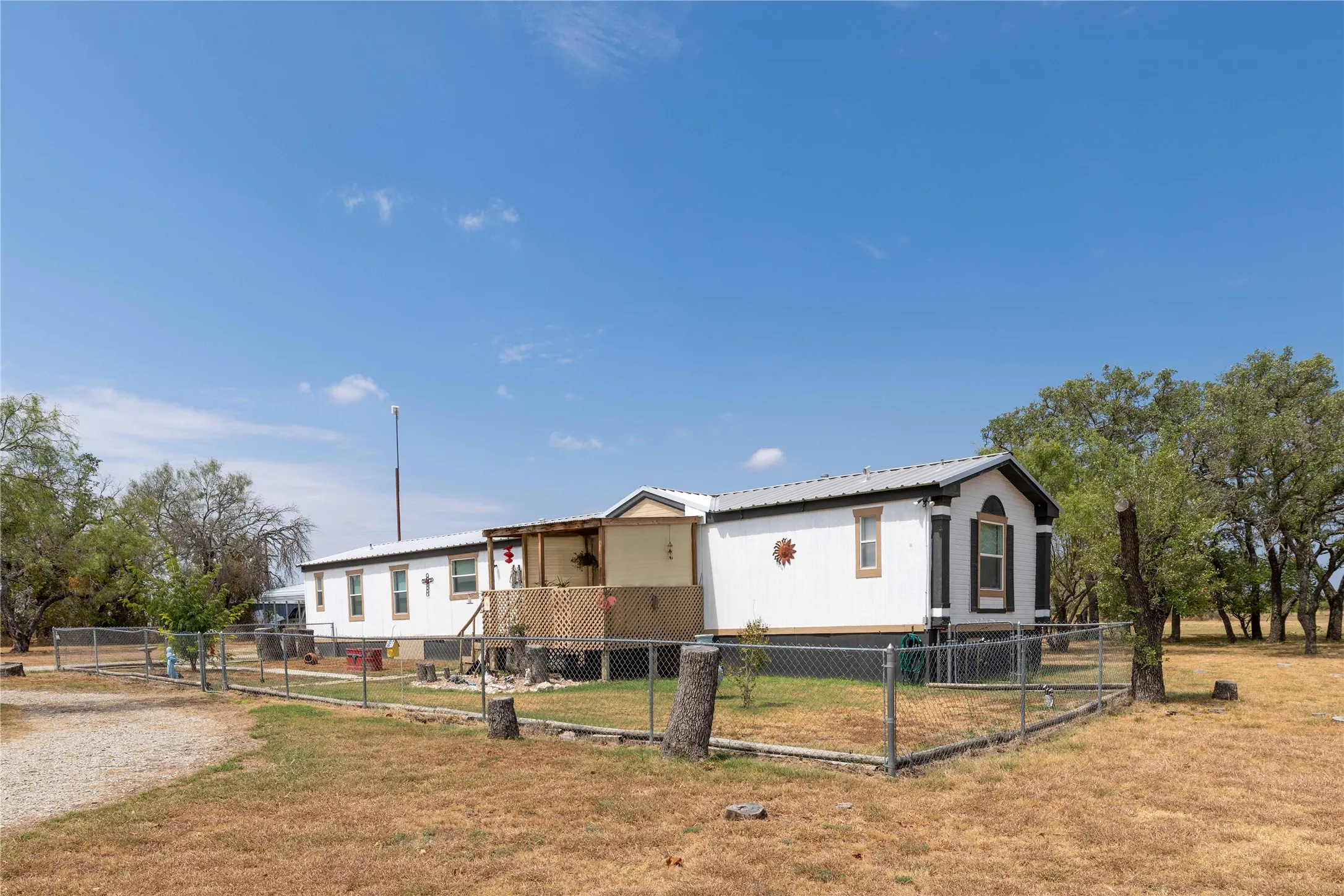 Mobile Home For Sale in Brown County , 375 Whispering Oaks Lane, Early, Texas 76802, 3 Bedroom, 2 Bathroom, Garage spaces, 1,368 Sqft, built in 1996, mls#21378887, Real Estate Agent in Early, Homes For Sale in Brown county, Homes For Sale in Early, Realtor in Early Texas, Real Estate Brokerage Independent Realty Texas, Luminita Cordes Realtor