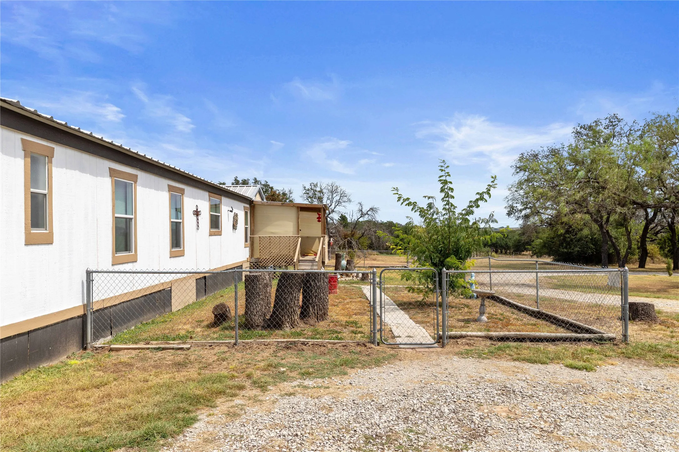 Mobile Home For Sale in Brown County , 375 Whispering Oaks Lane, Early, Texas 76802, 3 Bedroom, 2 Bathroom, Garage spaces, 1,368 Sqft, built in 1996, mls#21378887, Real Estate Agent in Early, Homes For Sale in Brown county, Homes For Sale in Early, Realtor in Early Texas, Real Estate Brokerage Independent Realty Texas, Luminita Cordes Realtor