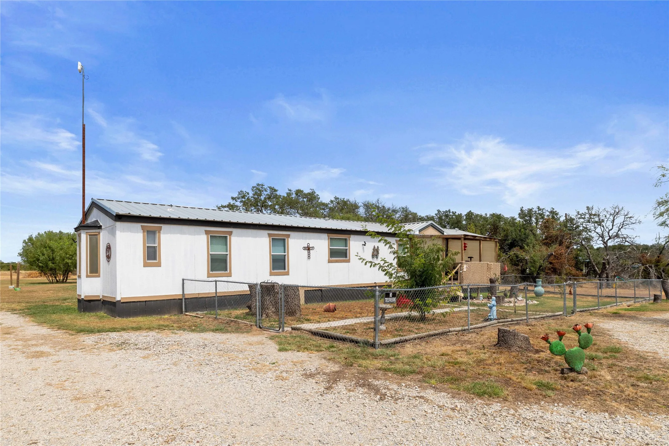 Mobile Home For Sale in Brown County , 375 Whispering Oaks Lane, Early, Texas 76802, 3 Bedroom, 2 Bathroom, Garage spaces, 1,368 Sqft, built in 1996, mls#21378887, Real Estate Agent in Early, Homes For Sale in Brown county, Homes For Sale in Early, Realtor in Early Texas, Real Estate Brokerage Independent Realty Texas, Luminita Cordes Realtor
