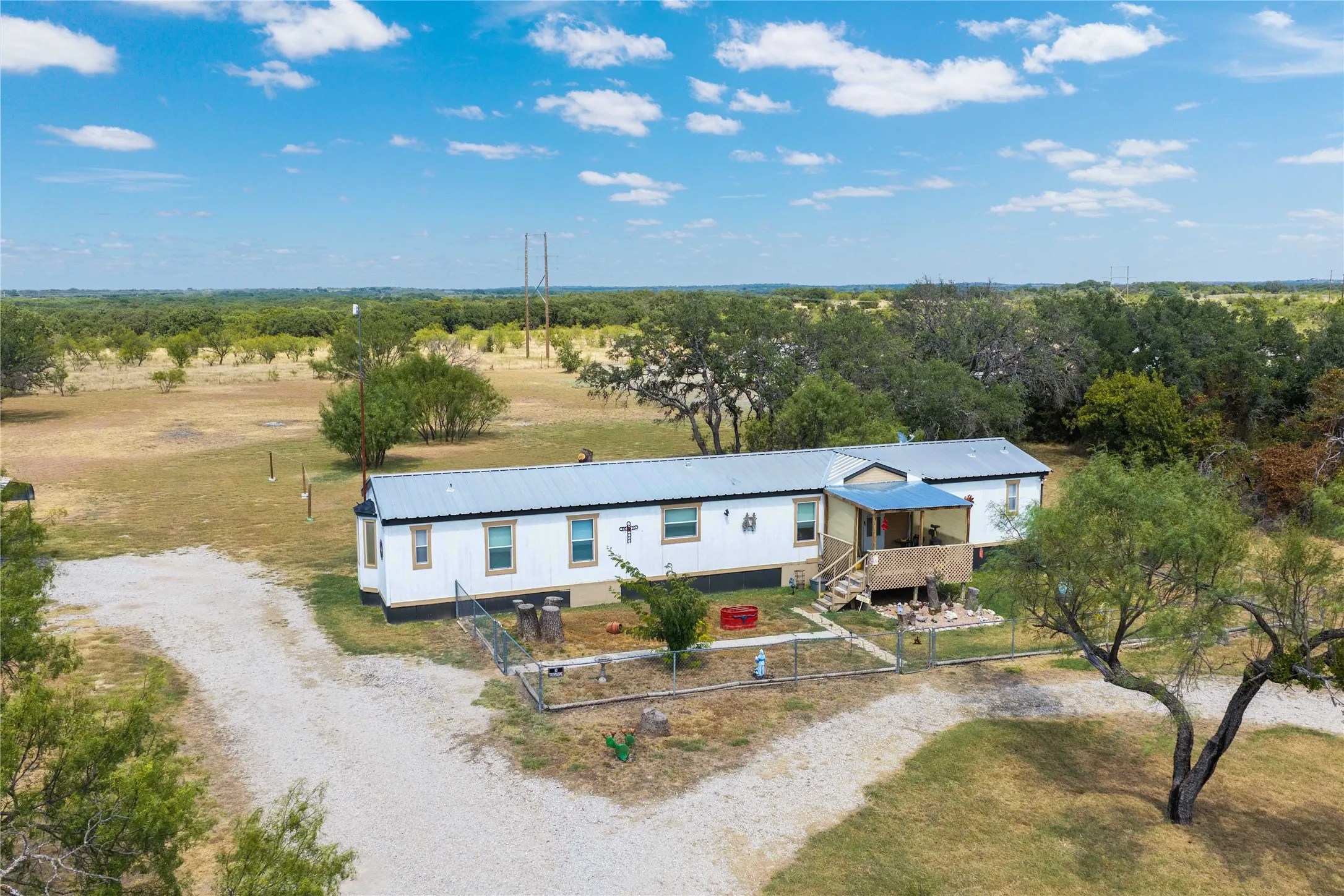 Mobile Home For Sale in Brown County , 375 Whispering Oaks Lane, Early, Texas 76802, 3 Bedroom, 2 Bathroom, Garage spaces, 1,368 Sqft, built in 1996, mls#21378887, Real Estate Agent in Early, Homes For Sale in Brown county, Homes For Sale in Early, Realtor in Early Texas, Real Estate Brokerage Independent Realty Texas, Luminita Cordes Realtor