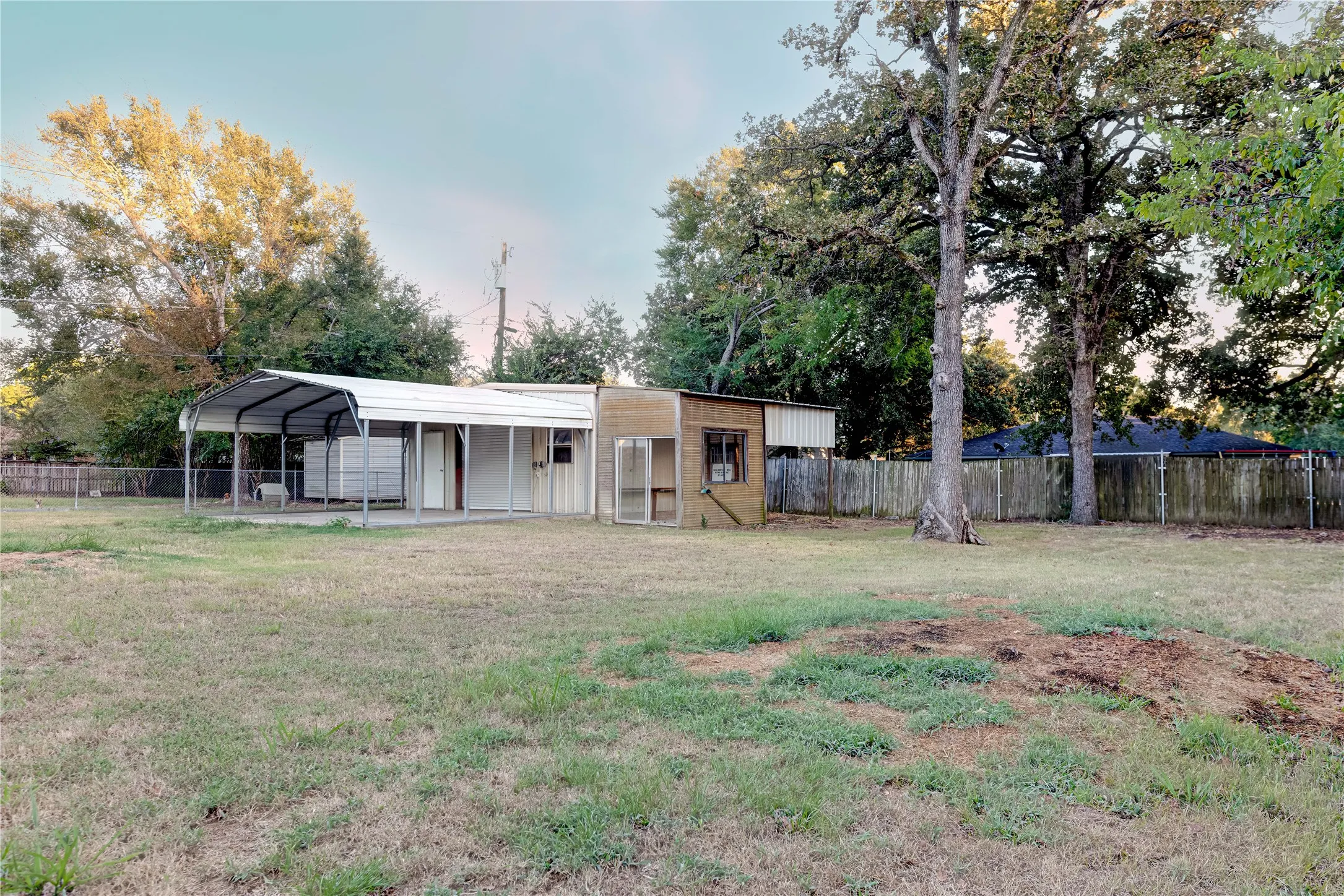 Single Family Residence For Sale in Freestone County , 575 Ferndale Lane, Fairfield, Texas 75840, 3 Bedroom, 2 Bathroom, Garage spaces, 1,488 Sqft, built in 1978, mls#21380064, Real Estate Agent in Fairfield, Homes For Sale in Freestone county, Homes For Sale in Fairfield, Realtor in Fairfield Texas, Real Estate Brokerage Independent Realty Texas, Luminita Cordes Realtor