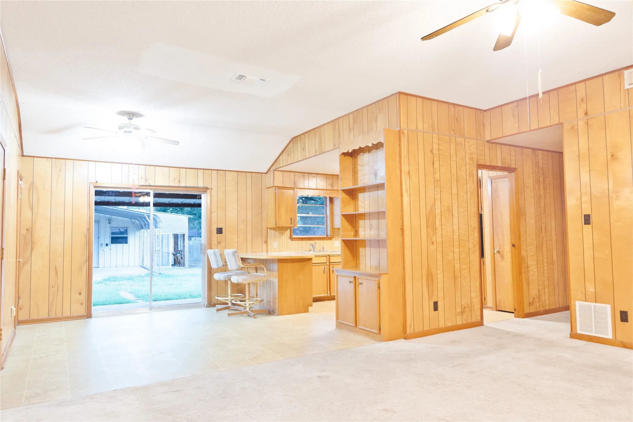 Single Family Residence For Sale in Freestone County , 575 Ferndale Lane, Fairfield, Texas 75840, 3 Bedroom, 2 Bathroom, Garage spaces, 1,488 Sqft, built in 1978, mls#21380064, Real Estate Agent in Fairfield, Homes For Sale in Freestone county, Homes For Sale in Fairfield, Realtor in Fairfield Texas, Real Estate Brokerage Independent Realty Texas, Luminita Cordes Realtor