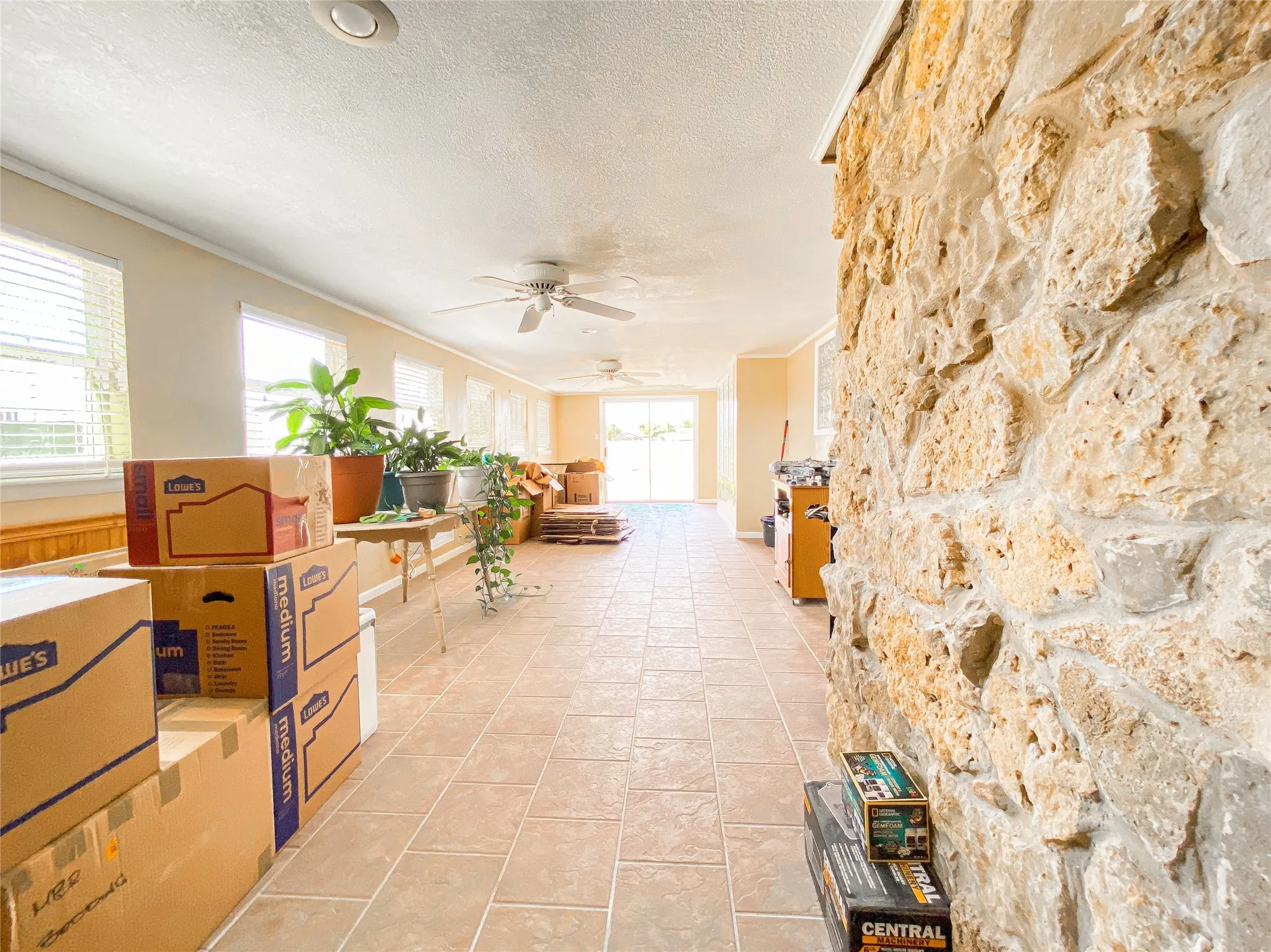 Single Family Residence For Sale in Taylor County , 520 Greenfield Road, Abilene, Texas 79602, 3 Bedroom, 2 Bathroom, 2 Garage spaces, 1,942 Sqft, built in 1974, mls#21377405, Real Estate Agent in Abilene, Homes For Sale in Taylor county, Homes For Sale in Abilene, Realtor in Abilene Texas, Real Estate Brokerage Independent Realty Texas, Luminita Cordes Realtor