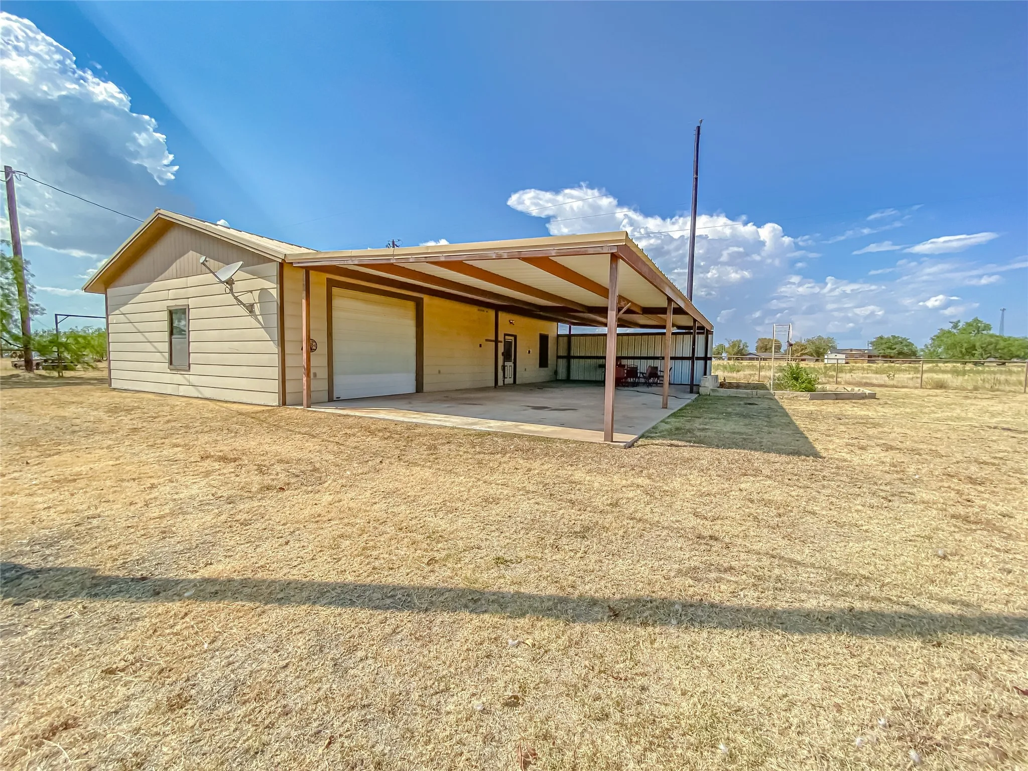 Single Family Residence For Sale in Taylor County , 520 Greenfield Road, Abilene, Texas 79602, 3 Bedroom, 2 Bathroom, 2 Garage spaces, 1,942 Sqft, built in 1974, mls#21377405, Real Estate Agent in Abilene, Homes For Sale in Taylor county, Homes For Sale in Abilene, Realtor in Abilene Texas, Real Estate Brokerage Independent Realty Texas, Luminita Cordes Realtor