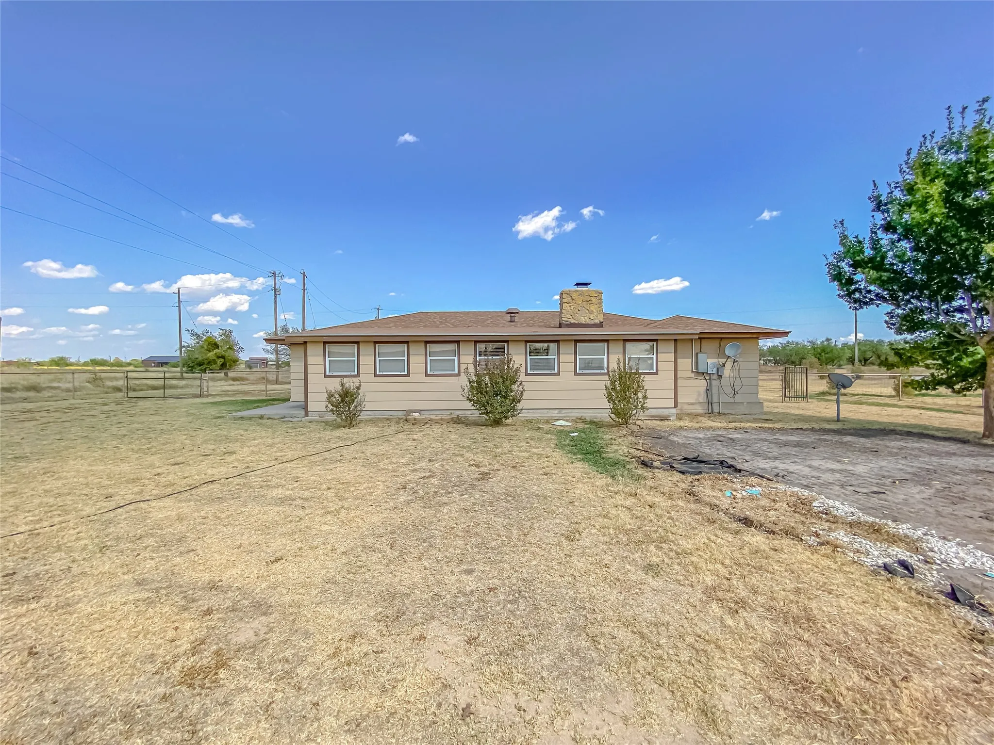Single Family Residence For Sale in Taylor County , 520 Greenfield Road, Abilene, Texas 79602, 3 Bedroom, 2 Bathroom, 2 Garage spaces, 1,942 Sqft, built in 1974, mls#21377405, Real Estate Agent in Abilene, Homes For Sale in Taylor county, Homes For Sale in Abilene, Realtor in Abilene Texas, Real Estate Brokerage Independent Realty Texas, Luminita Cordes Realtor