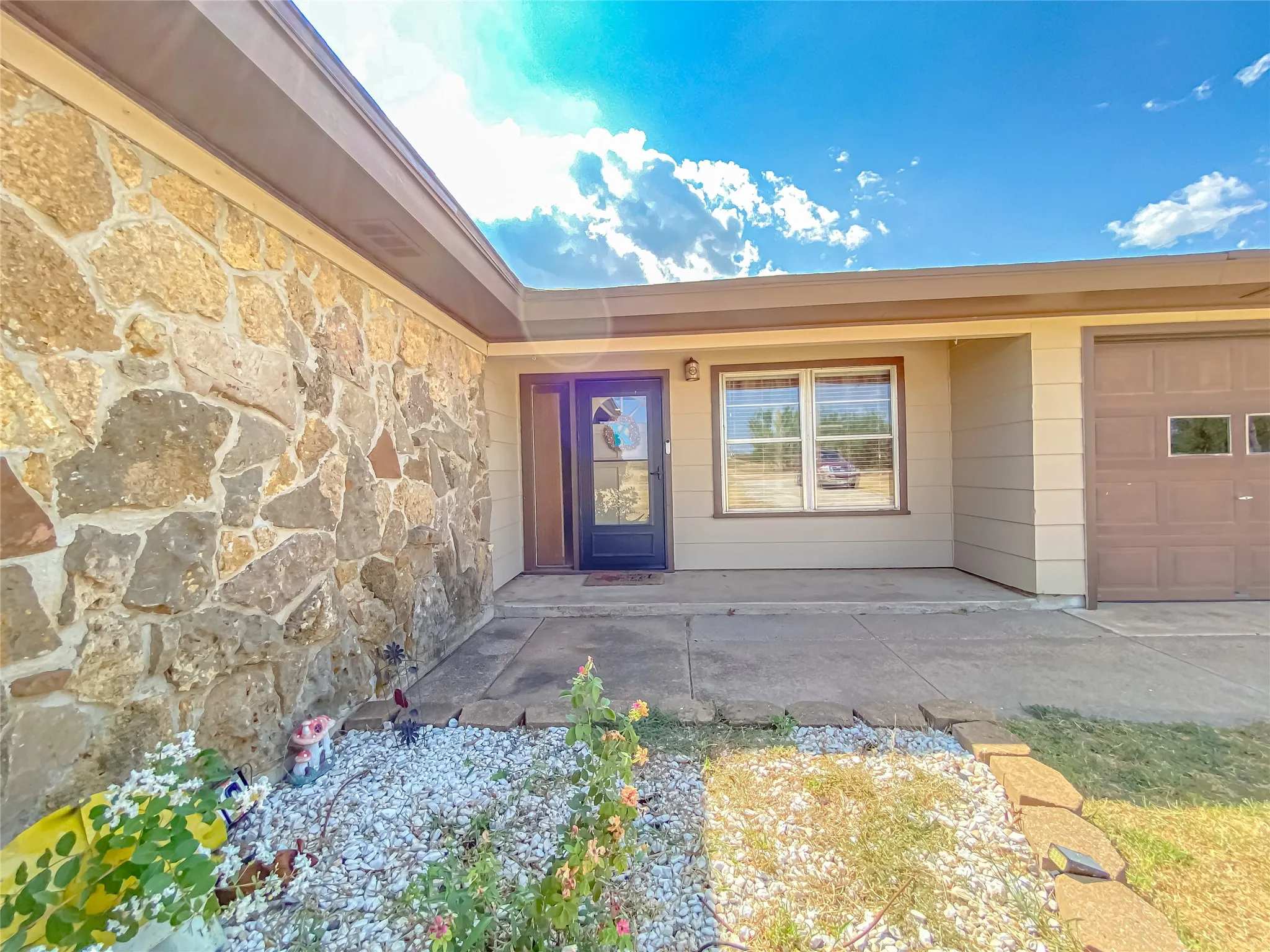 Single Family Residence For Sale in Taylor County , 520 Greenfield Road, Abilene, Texas 79602, 3 Bedroom, 2 Bathroom, 2 Garage spaces, 1,942 Sqft, built in 1974, mls#21377405, Real Estate Agent in Abilene, Homes For Sale in Taylor county, Homes For Sale in Abilene, Realtor in Abilene Texas, Real Estate Brokerage Independent Realty Texas, Luminita Cordes Realtor