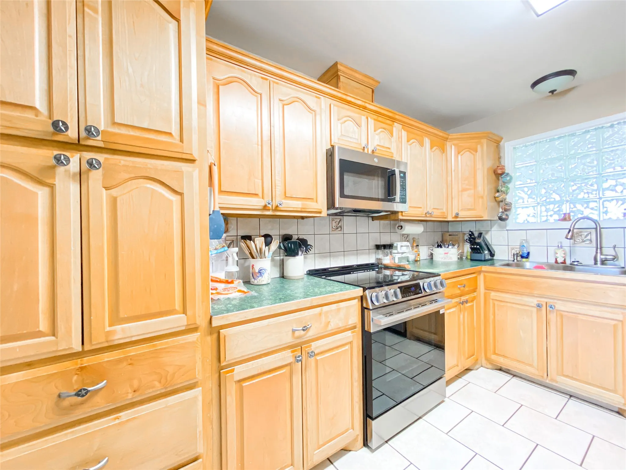 Single Family Residence For Sale in Taylor County , 520 Greenfield Road, Abilene, Texas 79602, 3 Bedroom, 2 Bathroom, 2 Garage spaces, 1,942 Sqft, built in 1974, mls#21377405, Real Estate Agent in Abilene, Homes For Sale in Taylor county, Homes For Sale in Abilene, Realtor in Abilene Texas, Real Estate Brokerage Independent Realty Texas, Luminita Cordes Realtor