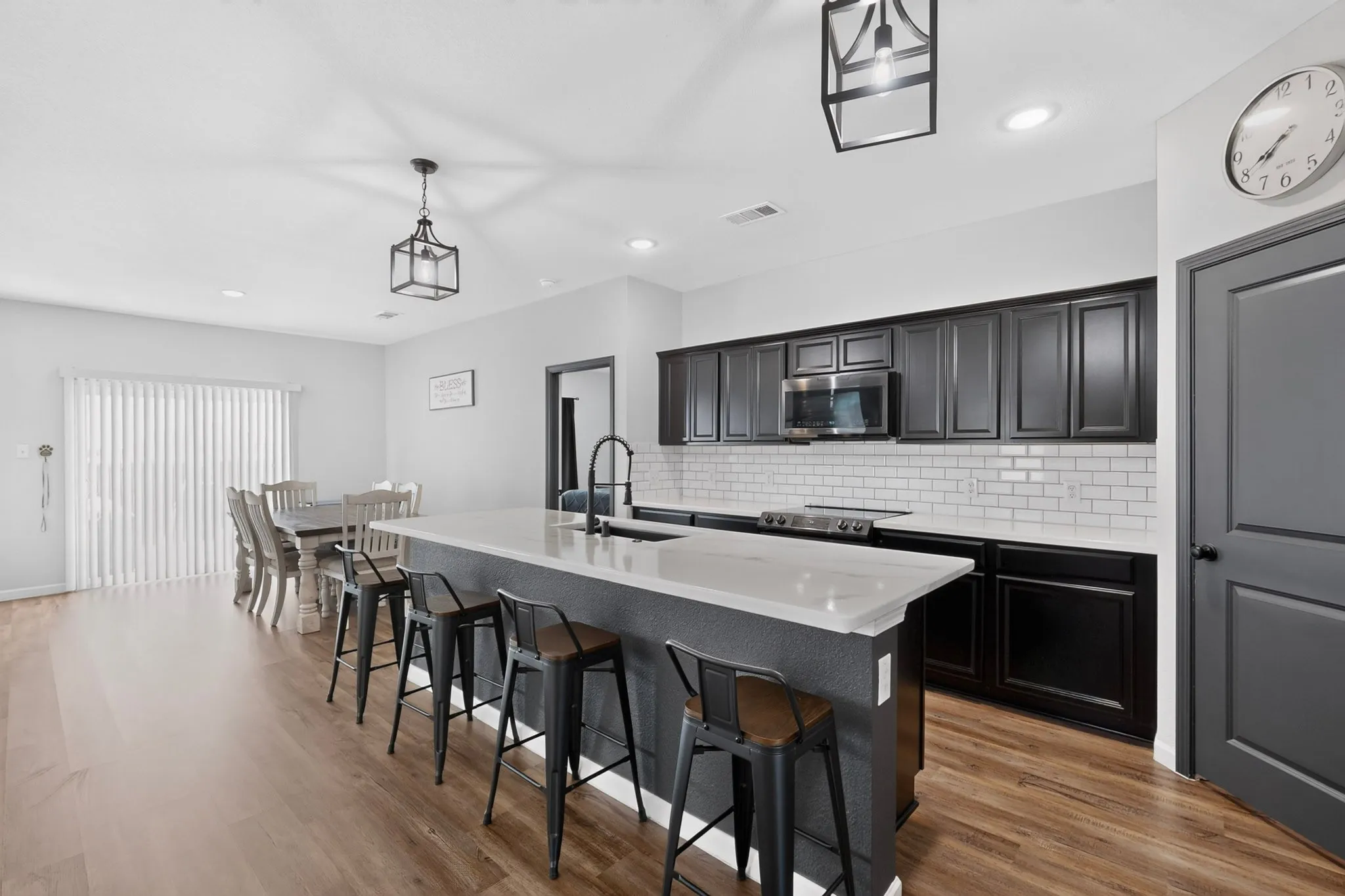 Single Family Residence For Sale in Ellis County , 300 Concho River Drive, Glenn Heights, Texas 75154, 4 Bedroom, 2 Bathroom, 2 Garage spaces, 1,860 Sqft, built in 2021, mls#21377559, Real Estate Agent in Glenn Heights, Homes For Sale in Ellis county, Homes For Sale in Glenn Heights, Realtor in Glenn Heights Texas, Real Estate Brokerage Independent Realty Texas, Luminita Cordes Realtor