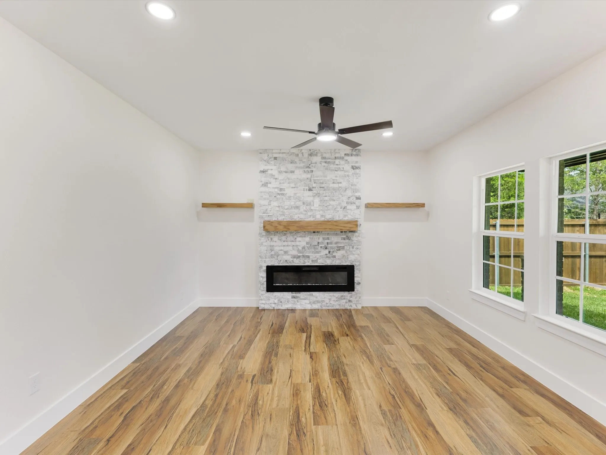 Single Family Residence For Sale in Henderson County , 104 Parkside Drive, Trinidad, Texas 75163, 3 Bedroom, 2 Bathroom, 2 Garage spaces, 1,550 Sqft, built in 2026, mls#21377519, Real Estate Agent in Trinidad, Homes For Sale in Henderson county, Homes For Sale in Trinidad, Realtor in Trinidad Texas, Real Estate Brokerage Independent Realty Texas, Luminita Cordes Realtor