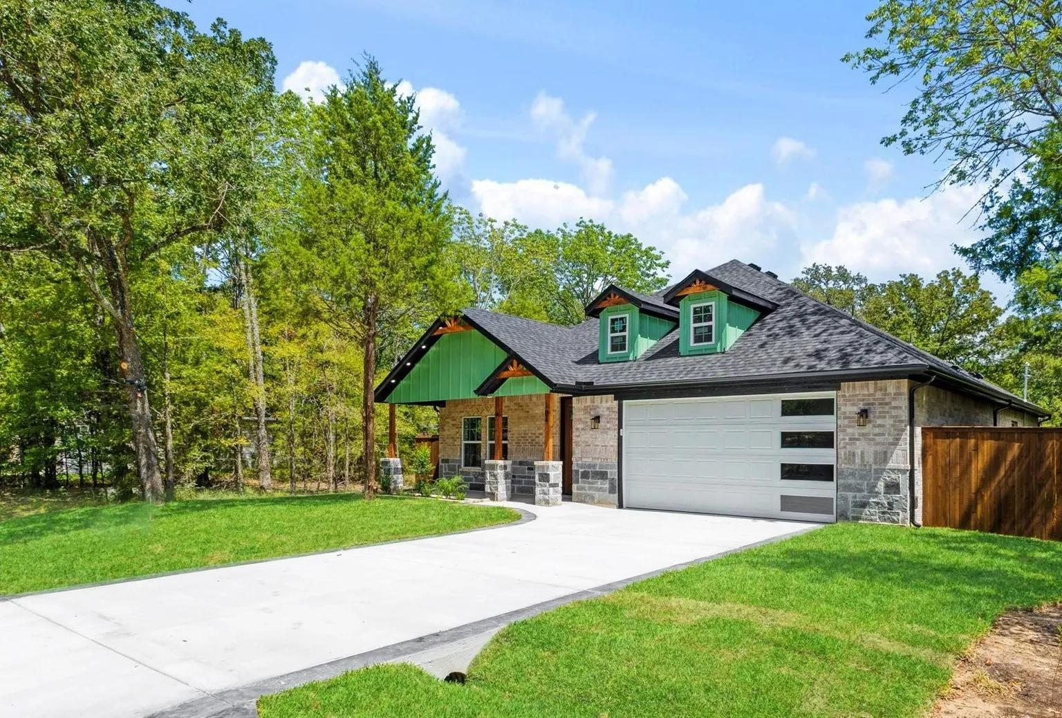 Single Family Residence For Sale in Henderson County , 104 Parkside Drive, Trinidad, Texas 75163, 3 Bedroom, 2 Bathroom, 2 Garage spaces, 1,550 Sqft, built in 2026, mls#21377519, Real Estate Agent in Trinidad, Homes For Sale in Henderson county, Homes For Sale in Trinidad, Realtor in Trinidad Texas, Real Estate Brokerage Independent Realty Texas, Luminita Cordes Realtor