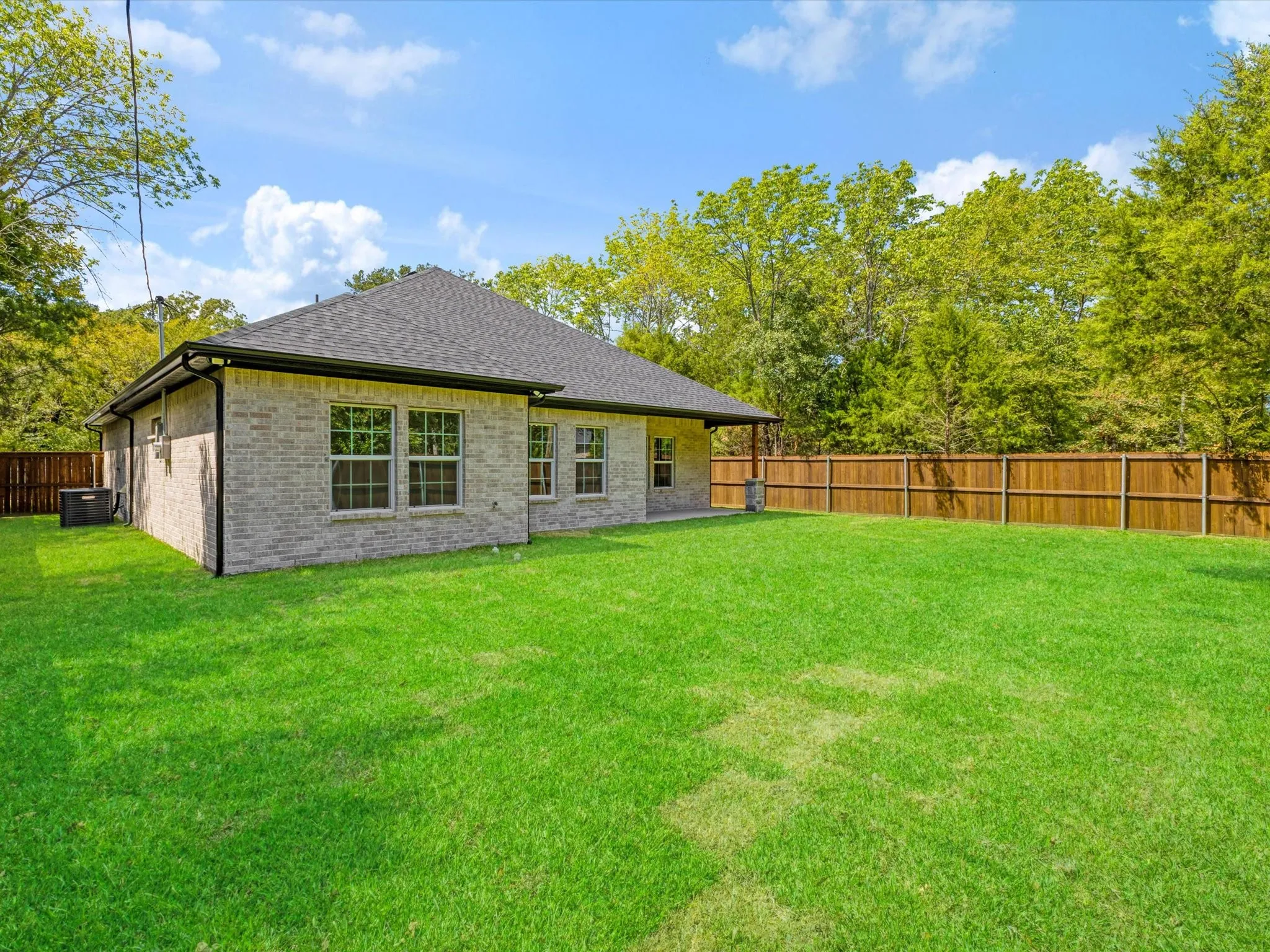 Single Family Residence For Sale in Henderson County , 104 Parkside Drive, Trinidad, Texas 75163, 3 Bedroom, 2 Bathroom, 2 Garage spaces, 1,550 Sqft, built in 2026, mls#21377519, Real Estate Agent in Trinidad, Homes For Sale in Henderson county, Homes For Sale in Trinidad, Realtor in Trinidad Texas, Real Estate Brokerage Independent Realty Texas, Luminita Cordes Realtor