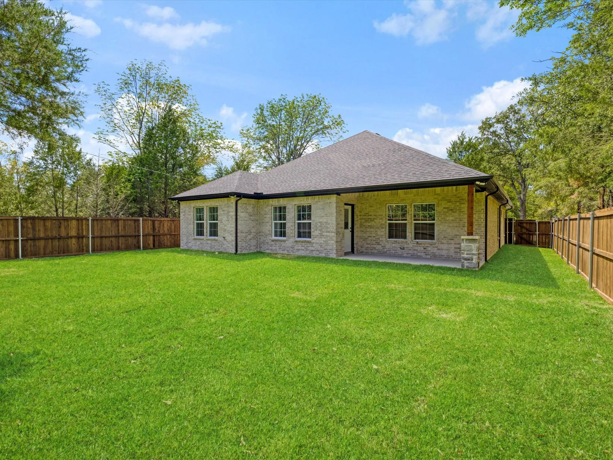 Single Family Residence For Sale in Henderson County , 104 Parkside Drive, Trinidad, Texas 75163, 3 Bedroom, 2 Bathroom, 2 Garage spaces, 1,550 Sqft, built in 2026, mls#21377519, Real Estate Agent in Trinidad, Homes For Sale in Henderson county, Homes For Sale in Trinidad, Realtor in Trinidad Texas, Real Estate Brokerage Independent Realty Texas, Luminita Cordes Realtor