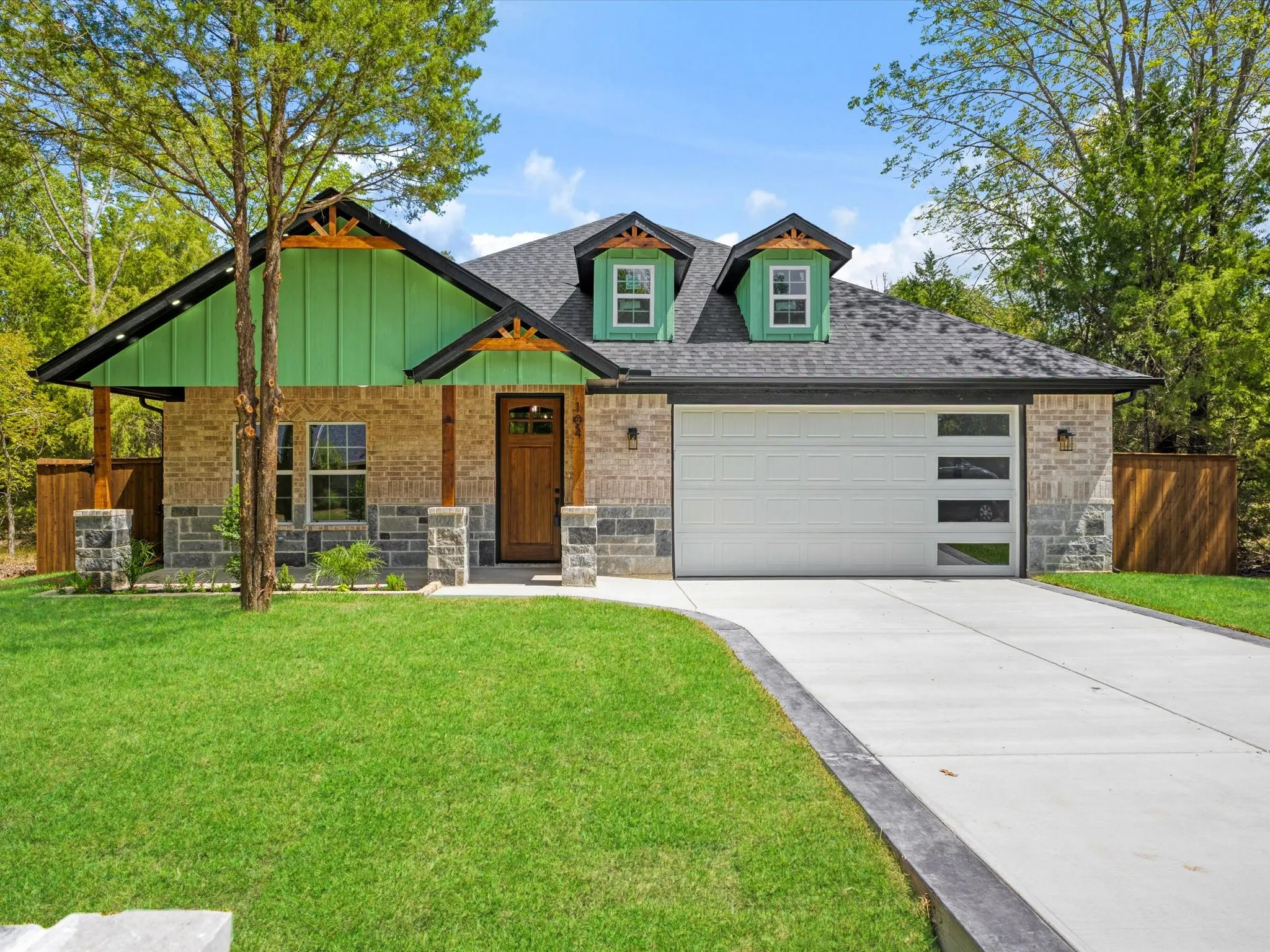 Single Family Residence For Sale in Henderson County , 104 Parkside Drive, Trinidad, Texas 75163, 3 Bedroom, 2 Bathroom, 2 Garage spaces, 1,550 Sqft, built in 2026, mls#21377519, Real Estate Agent in Trinidad, Homes For Sale in Henderson county, Homes For Sale in Trinidad, Realtor in Trinidad Texas, Real Estate Brokerage Independent Realty Texas, Luminita Cordes Realtor