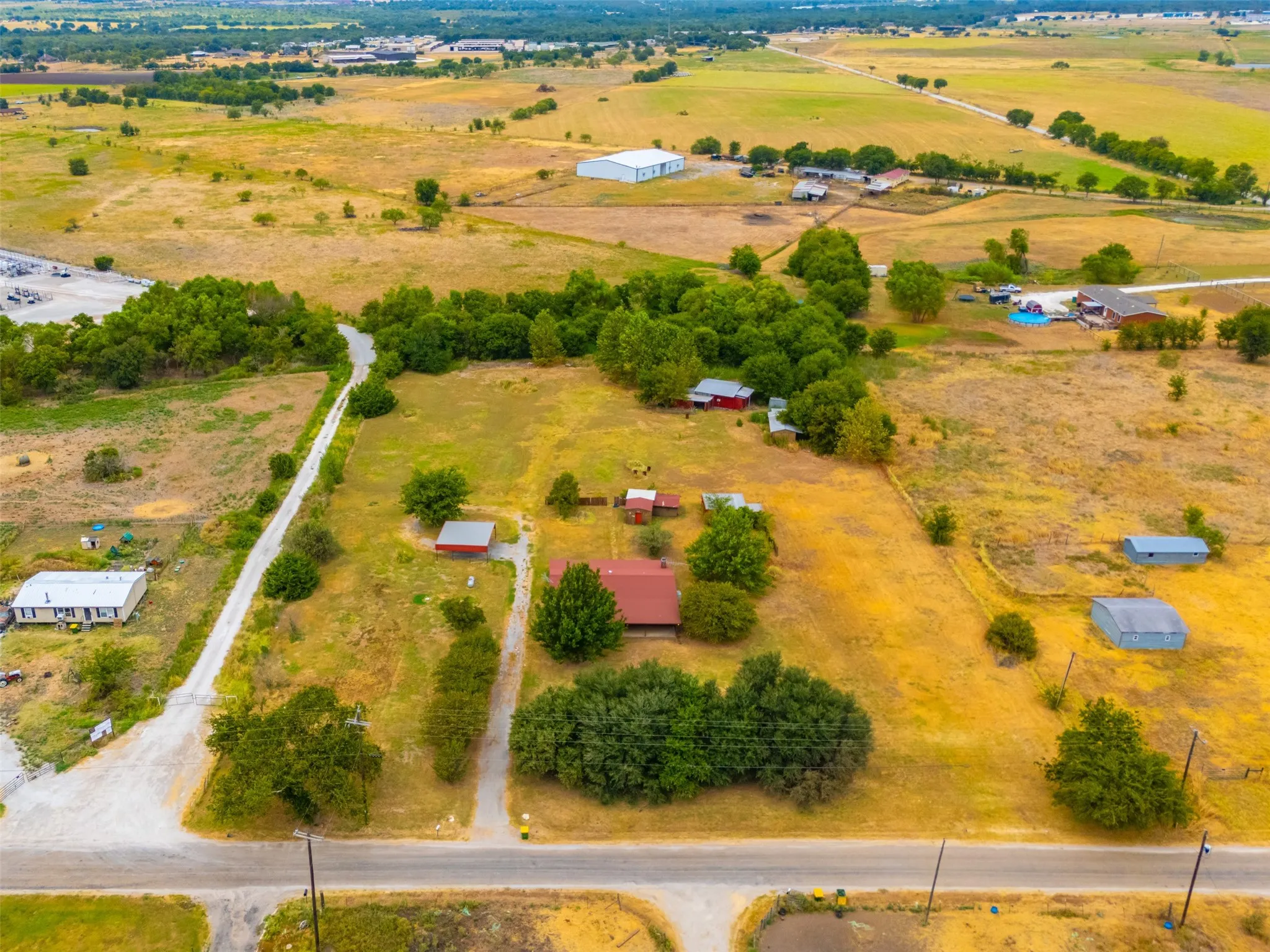 Single Family Residence For Sale in Johnson County , 545 County Road 1110a, Cleburne, Texas 76031, 3 Bedroom, 2 Bathroom, Garage spaces, 1,700 Sqft, built in 1998, mls#21380071, Real Estate Agent in Cleburne, Homes For Sale in Johnson county, Homes For Sale in Cleburne, Realtor in Cleburne Texas, Real Estate Brokerage Independent Realty Texas, Luminita Cordes Realtor