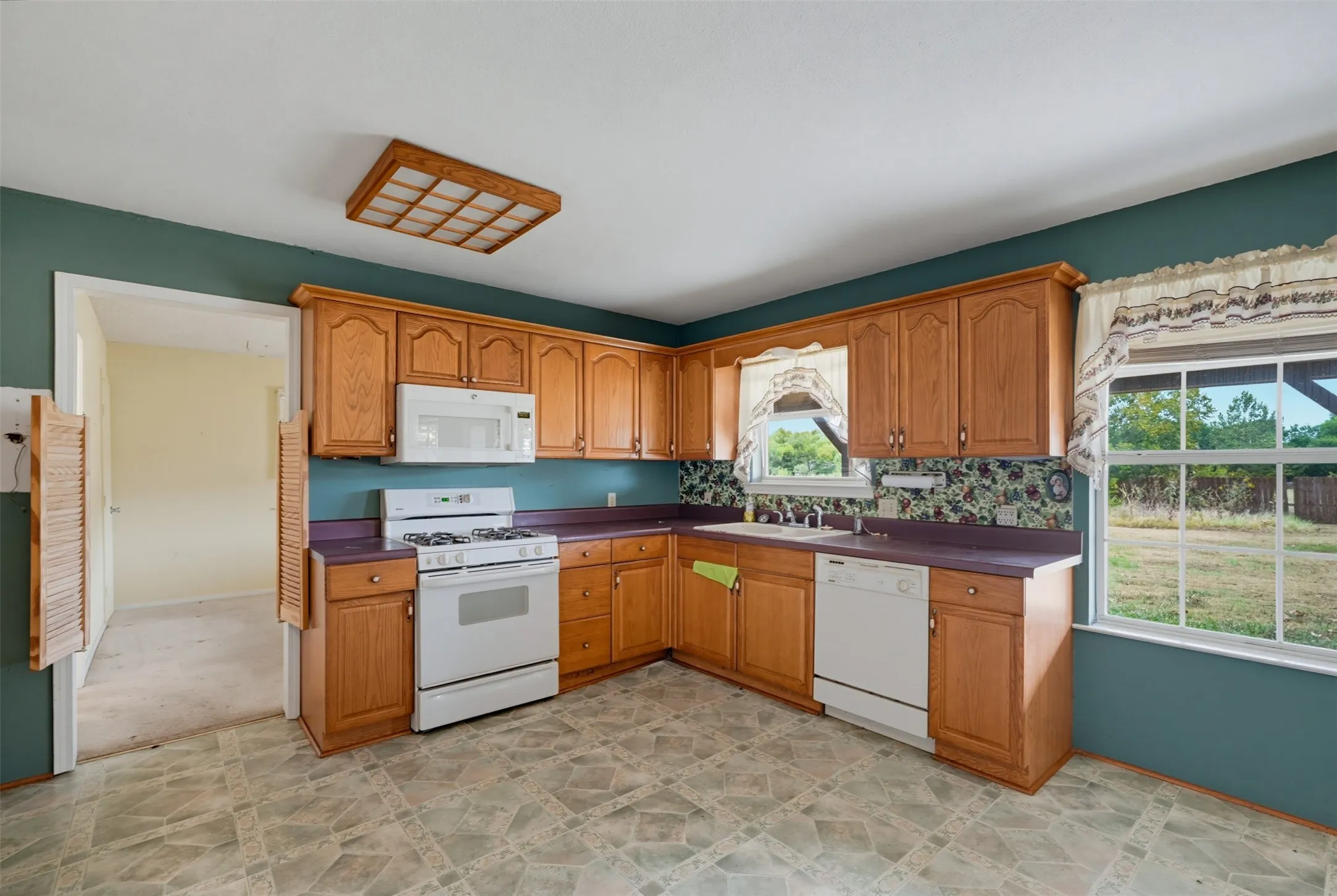 Single Family Residence For Sale in Johnson County , 545 County Road 1110a, Cleburne, Texas 76031, 3 Bedroom, 2 Bathroom, Garage spaces, 1,700 Sqft, built in 1998, mls#21380071, Real Estate Agent in Cleburne, Homes For Sale in Johnson county, Homes For Sale in Cleburne, Realtor in Cleburne Texas, Real Estate Brokerage Independent Realty Texas, Luminita Cordes Realtor
