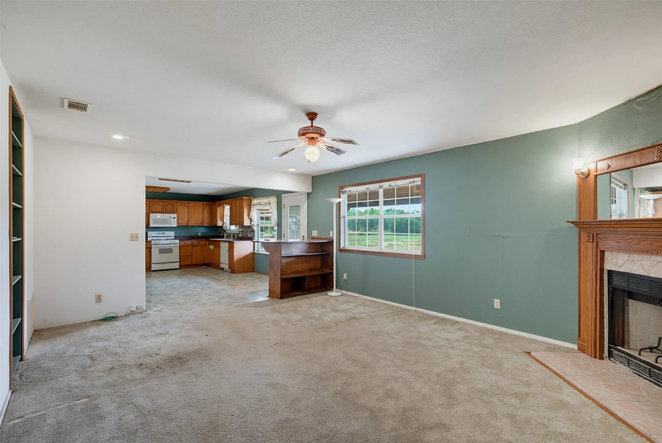 Single Family Residence For Sale in Johnson County , 545 County Road 1110a, Cleburne, Texas 76031, 3 Bedroom, 2 Bathroom, Garage spaces, 1,700 Sqft, built in 1998, mls#21380071, Real Estate Agent in Cleburne, Homes For Sale in Johnson county, Homes For Sale in Cleburne, Realtor in Cleburne Texas, Real Estate Brokerage Independent Realty Texas, Luminita Cordes Realtor