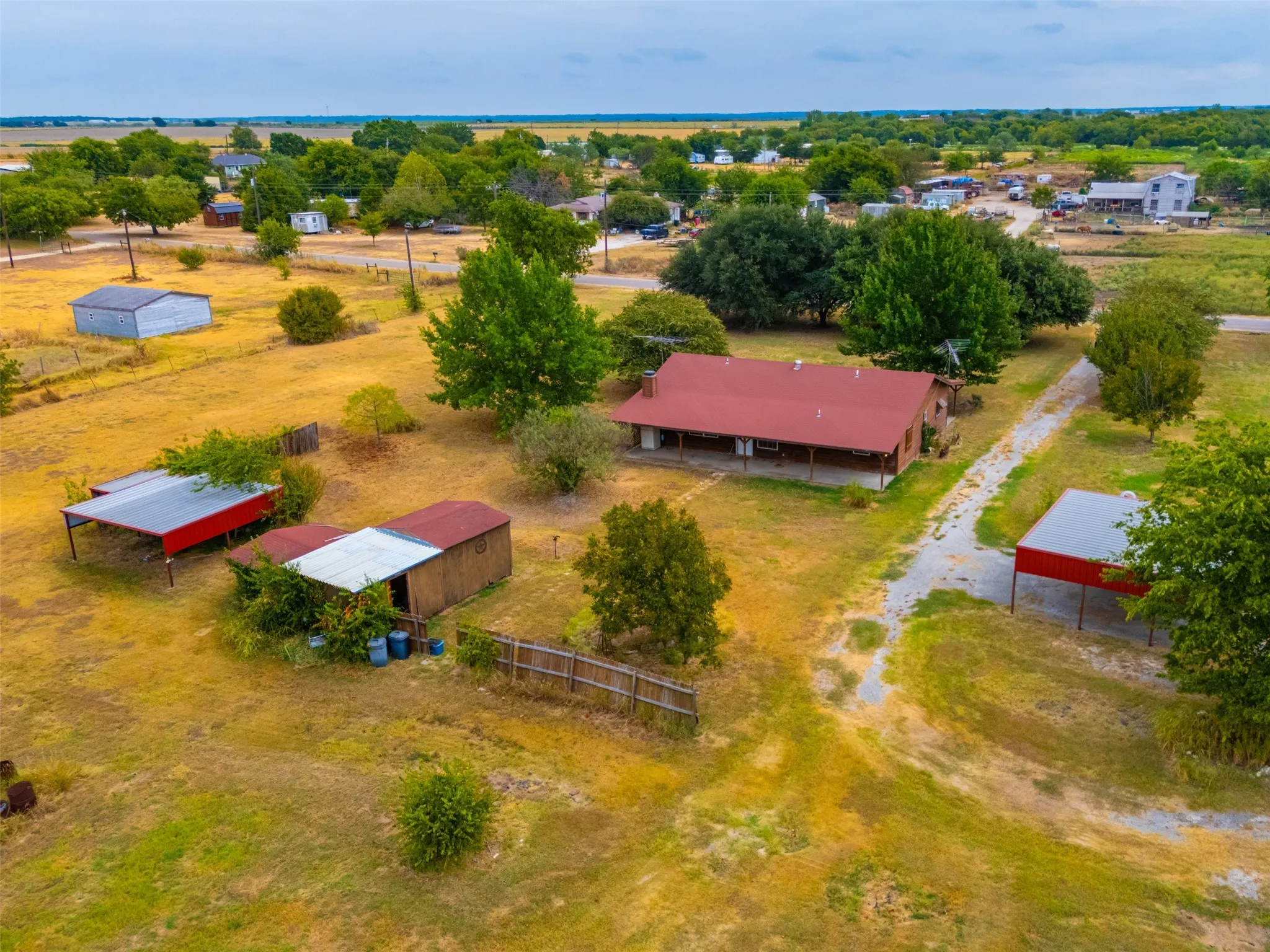Single Family Residence For Sale in Johnson County , 545 County Road 1110a, Cleburne, Texas 76031, 3 Bedroom, 2 Bathroom, Garage spaces, 1,700 Sqft, built in 1998, mls#21380071, Real Estate Agent in Cleburne, Homes For Sale in Johnson county, Homes For Sale in Cleburne, Realtor in Cleburne Texas, Real Estate Brokerage Independent Realty Texas, Luminita Cordes Realtor