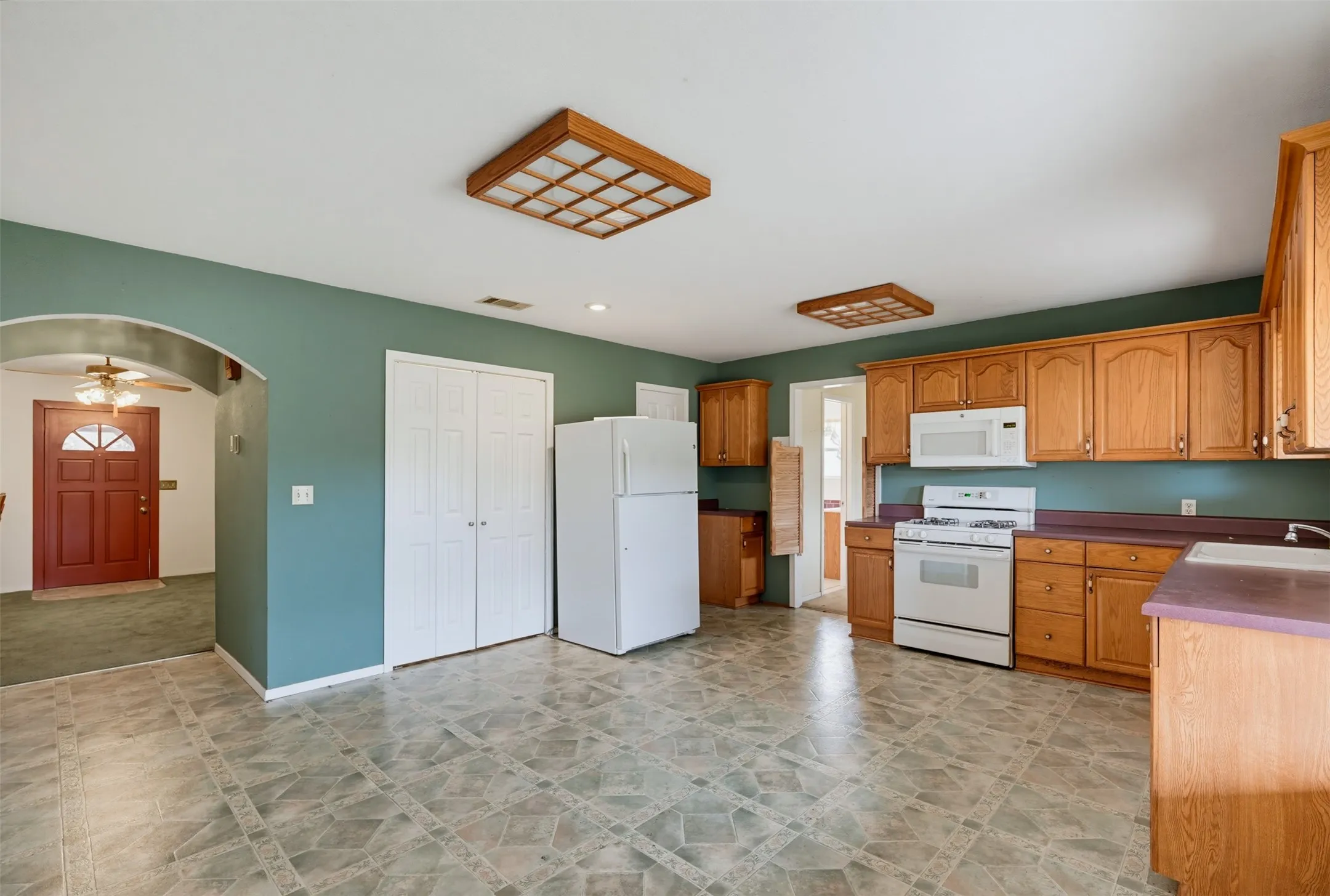 Single Family Residence For Sale in Johnson County , 545 County Road 1110a, Cleburne, Texas 76031, 3 Bedroom, 2 Bathroom, Garage spaces, 1,700 Sqft, built in 1998, mls#21380071, Real Estate Agent in Cleburne, Homes For Sale in Johnson county, Homes For Sale in Cleburne, Realtor in Cleburne Texas, Real Estate Brokerage Independent Realty Texas, Luminita Cordes Realtor