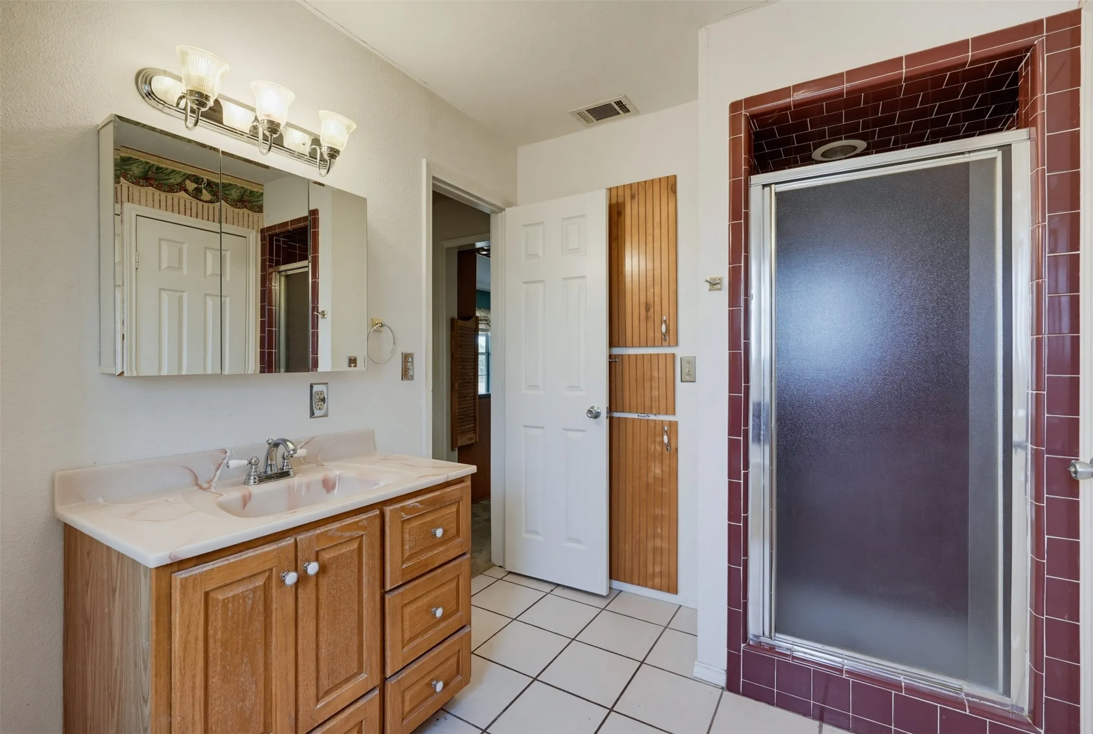 Single Family Residence For Sale in Johnson County , 545 County Road 1110a, Cleburne, Texas 76031, 3 Bedroom, 2 Bathroom, Garage spaces, 1,700 Sqft, built in 1998, mls#21380071, Real Estate Agent in Cleburne, Homes For Sale in Johnson county, Homes For Sale in Cleburne, Realtor in Cleburne Texas, Real Estate Brokerage Independent Realty Texas, Luminita Cordes Realtor