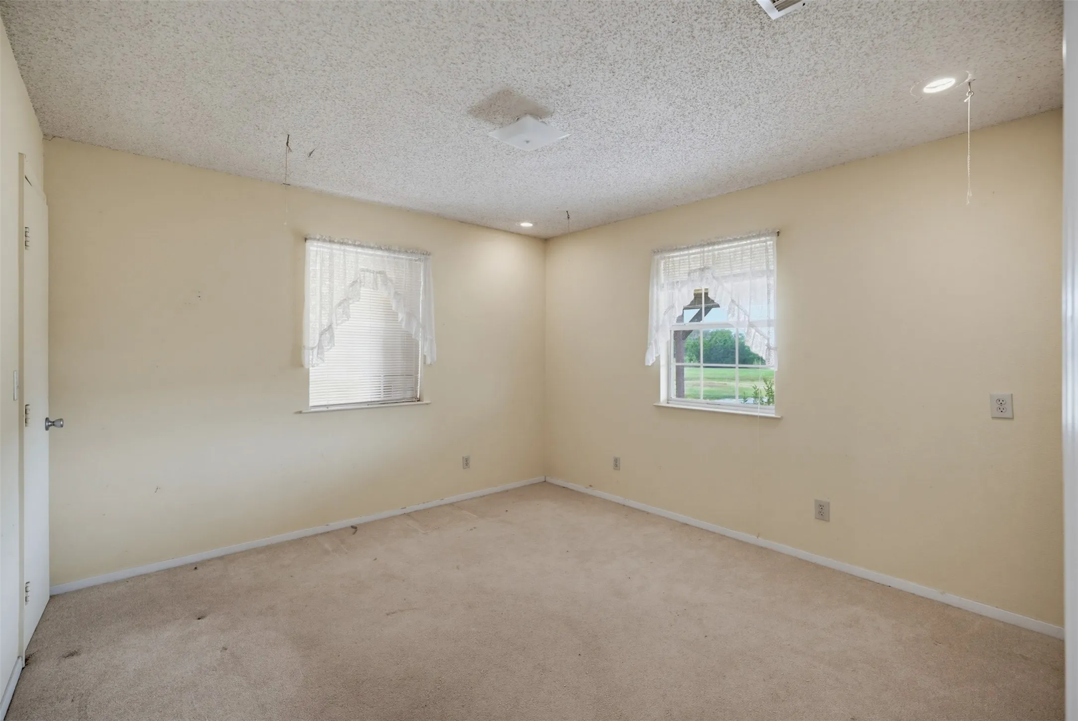 Single Family Residence For Sale in Johnson County , 545 County Road 1110a, Cleburne, Texas 76031, 3 Bedroom, 2 Bathroom, Garage spaces, 1,700 Sqft, built in 1998, mls#21380071, Real Estate Agent in Cleburne, Homes For Sale in Johnson county, Homes For Sale in Cleburne, Realtor in Cleburne Texas, Real Estate Brokerage Independent Realty Texas, Luminita Cordes Realtor
