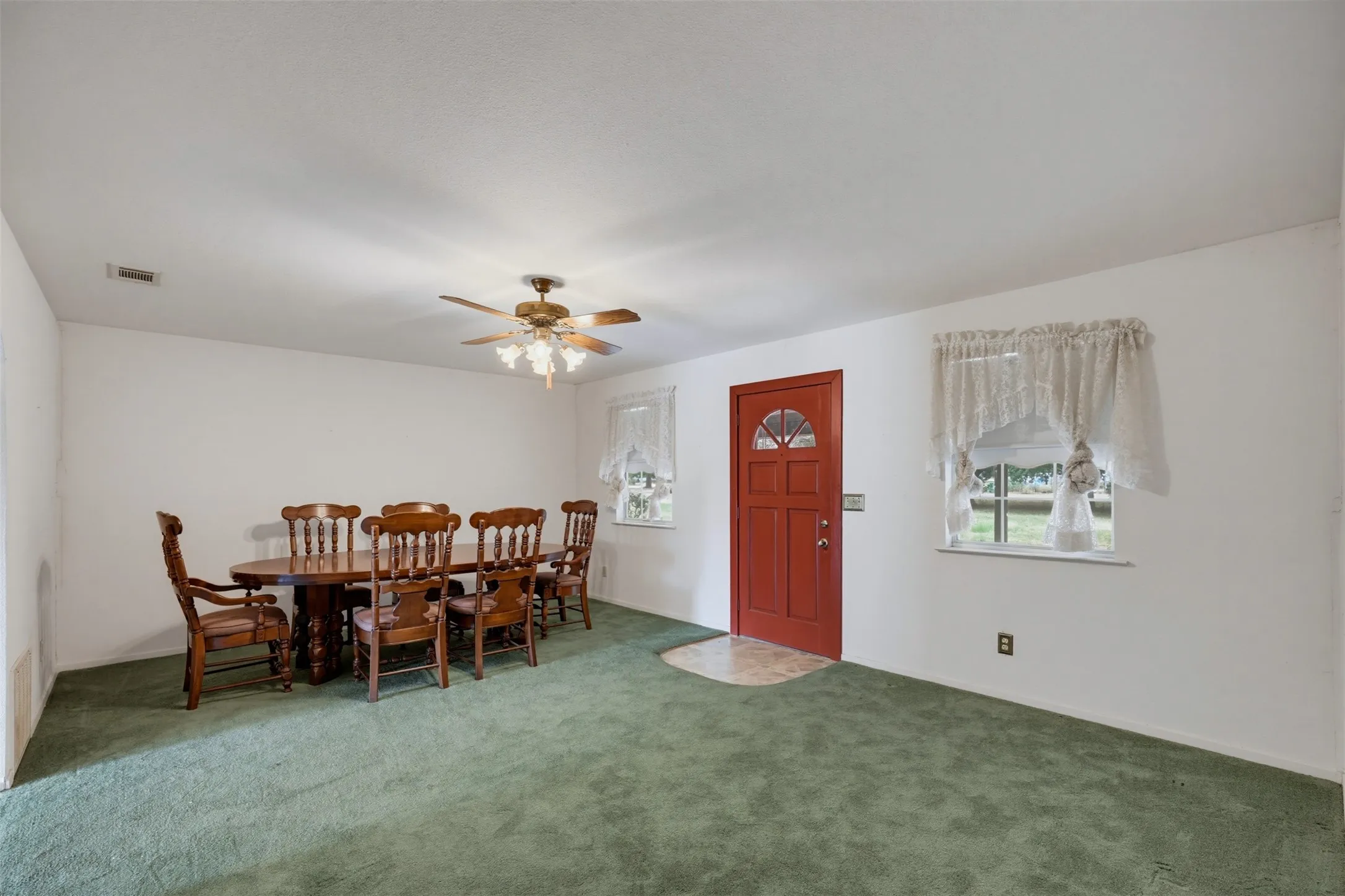 Single Family Residence For Sale in Johnson County , 545 County Road 1110a, Cleburne, Texas 76031, 3 Bedroom, 2 Bathroom, Garage spaces, 1,700 Sqft, built in 1998, mls#21380071, Real Estate Agent in Cleburne, Homes For Sale in Johnson county, Homes For Sale in Cleburne, Realtor in Cleburne Texas, Real Estate Brokerage Independent Realty Texas, Luminita Cordes Realtor