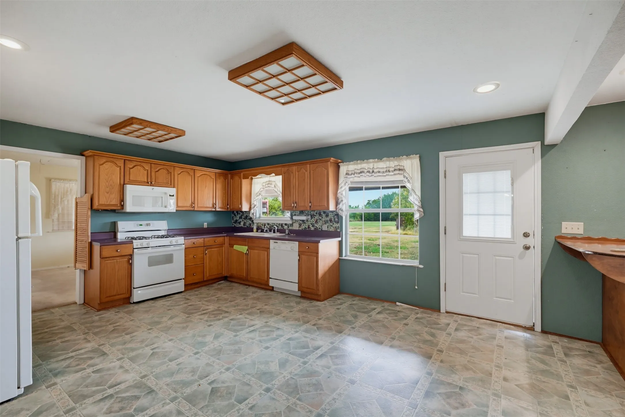 Single Family Residence For Sale in Johnson County , 545 County Road 1110a, Cleburne, Texas 76031, 3 Bedroom, 2 Bathroom, Garage spaces, 1,700 Sqft, built in 1998, mls#21380071, Real Estate Agent in Cleburne, Homes For Sale in Johnson county, Homes For Sale in Cleburne, Realtor in Cleburne Texas, Real Estate Brokerage Independent Realty Texas, Luminita Cordes Realtor