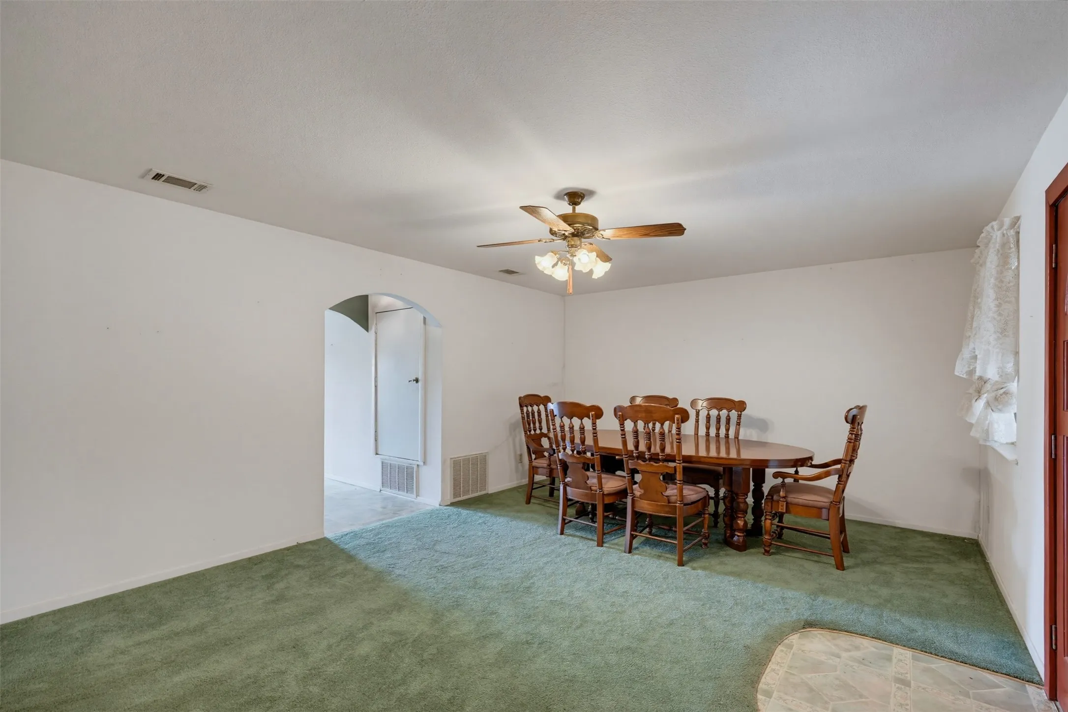 Single Family Residence For Sale in Johnson County , 545 County Road 1110a, Cleburne, Texas 76031, 3 Bedroom, 2 Bathroom, Garage spaces, 1,700 Sqft, built in 1998, mls#21380071, Real Estate Agent in Cleburne, Homes For Sale in Johnson county, Homes For Sale in Cleburne, Realtor in Cleburne Texas, Real Estate Brokerage Independent Realty Texas, Luminita Cordes Realtor
