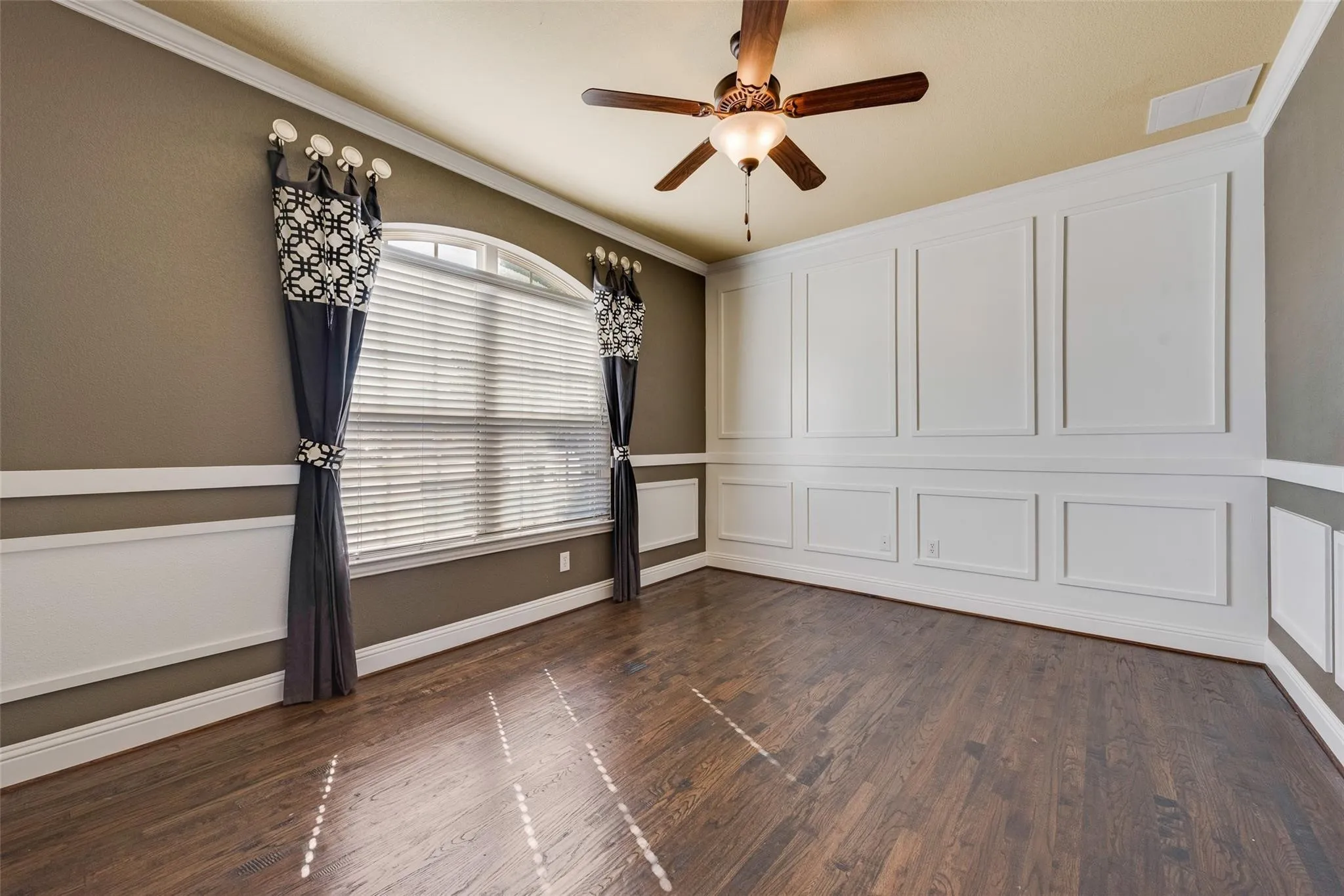 Single Family Residence For Rent in Collin County , 14640 Huffman Lane, Frisco, Texas 75035, 4 Bedroom, 4 Bathroom, 3 Garage spaces, 3,546 Sqft, built in 2013, mls#21380005, Real Estate Agent in Frisco, Homes For Rent in Collin county, Homes For Rent in Frisco, Realtor in Frisco Texas, Real Estate Brokerage Independent Realty Texas, Luminita Cordes Realtor