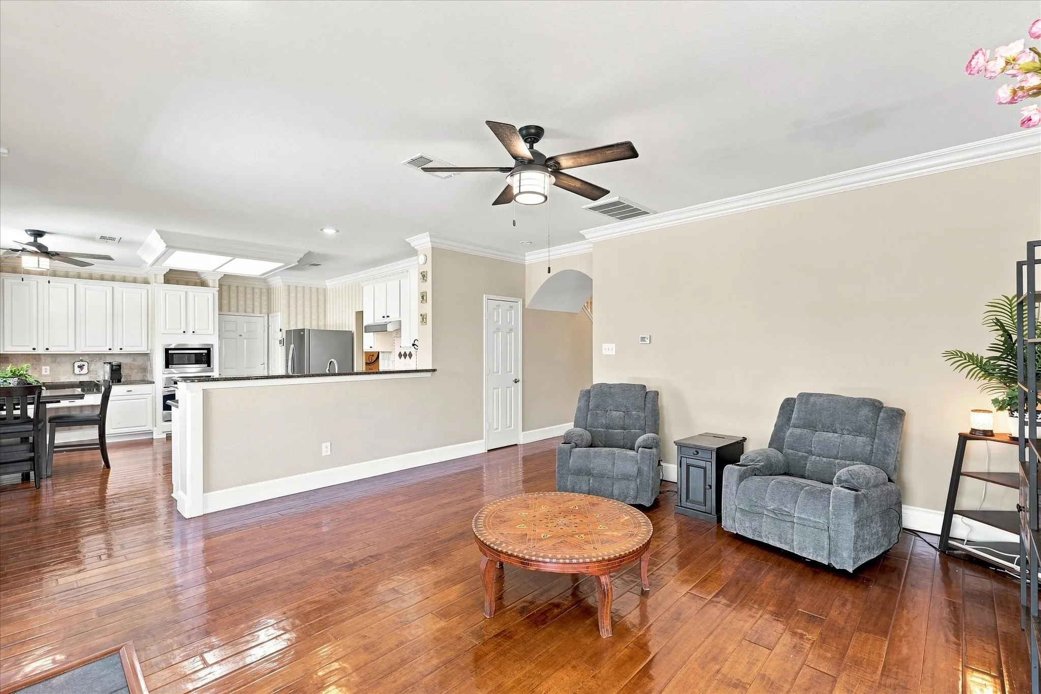 Single Family Residence For Sale in Dallas County , 1221 Tralee Lane, Garland, Texas 75044, 4 Bedroom, 3 Bathroom, 3 Garage spaces, 2,840 Sqft, built in 1997, mls#21367360, Real Estate Agent in Garland, Homes For Sale in Dallas county, Homes For Sale in Garland, Realtor in Garland Texas, Real Estate Brokerage Independent Realty Texas, Luminita Cordes Realtor