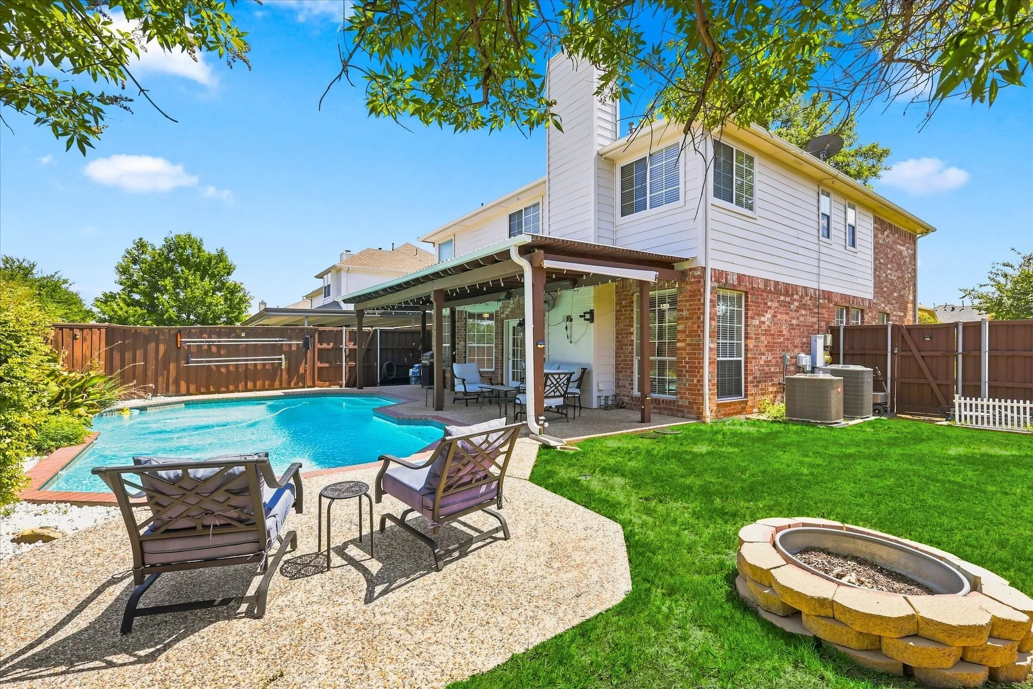 Single Family Residence For Sale in Dallas County , 1221 Tralee Lane, Garland, Texas 75044, 4 Bedroom, 3 Bathroom, 3 Garage spaces, 2,840 Sqft, built in 1997, mls#21367360, Real Estate Agent in Garland, Homes For Sale in Dallas county, Homes For Sale in Garland, Realtor in Garland Texas, Real Estate Brokerage Independent Realty Texas, Luminita Cordes Realtor