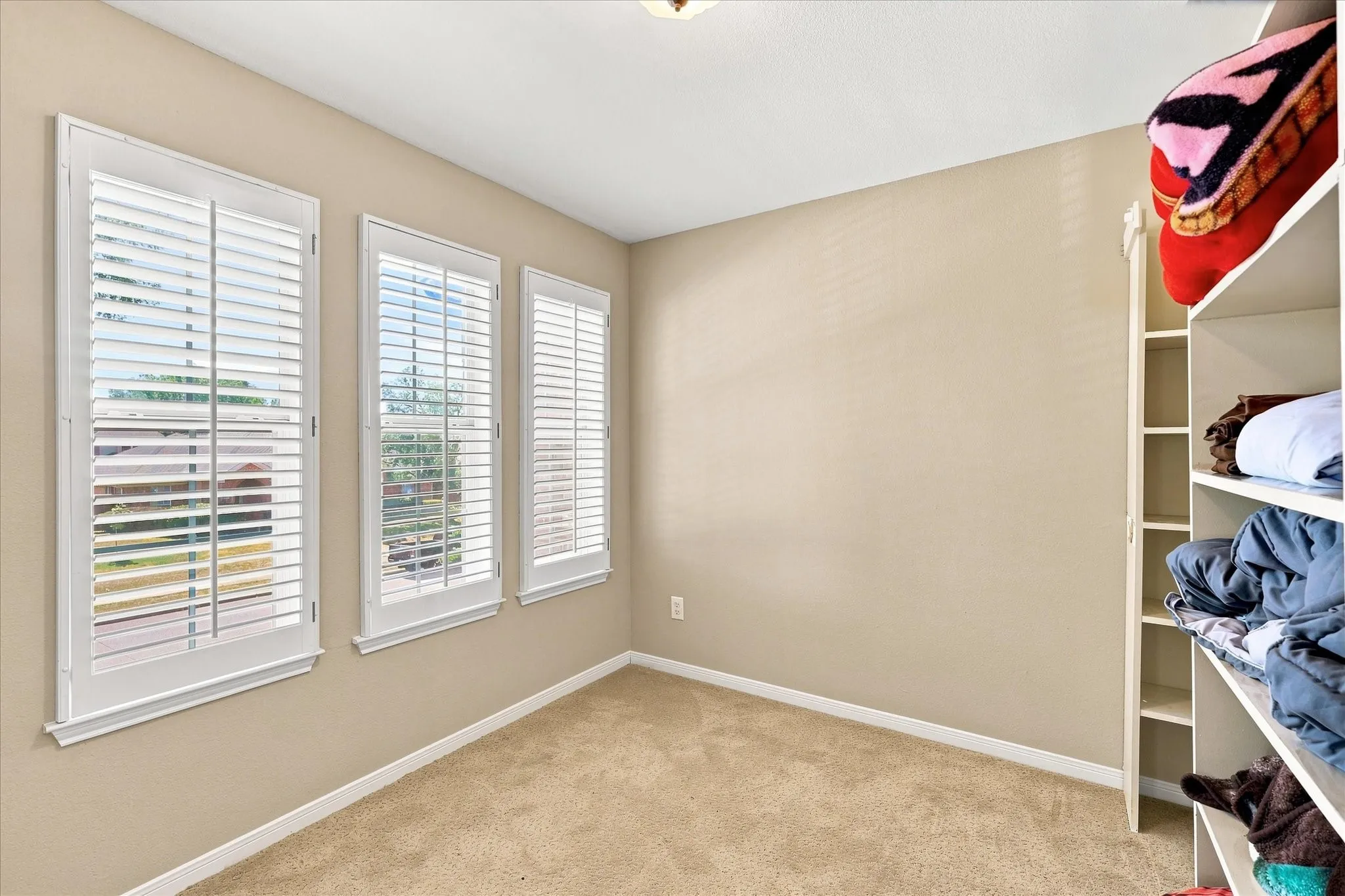 Single Family Residence For Sale in Dallas County , 1221 Tralee Lane, Garland, Texas 75044, 4 Bedroom, 3 Bathroom, 3 Garage spaces, 2,840 Sqft, built in 1997, mls#21367360, Real Estate Agent in Garland, Homes For Sale in Dallas county, Homes For Sale in Garland, Realtor in Garland Texas, Real Estate Brokerage Independent Realty Texas, Luminita Cordes Realtor