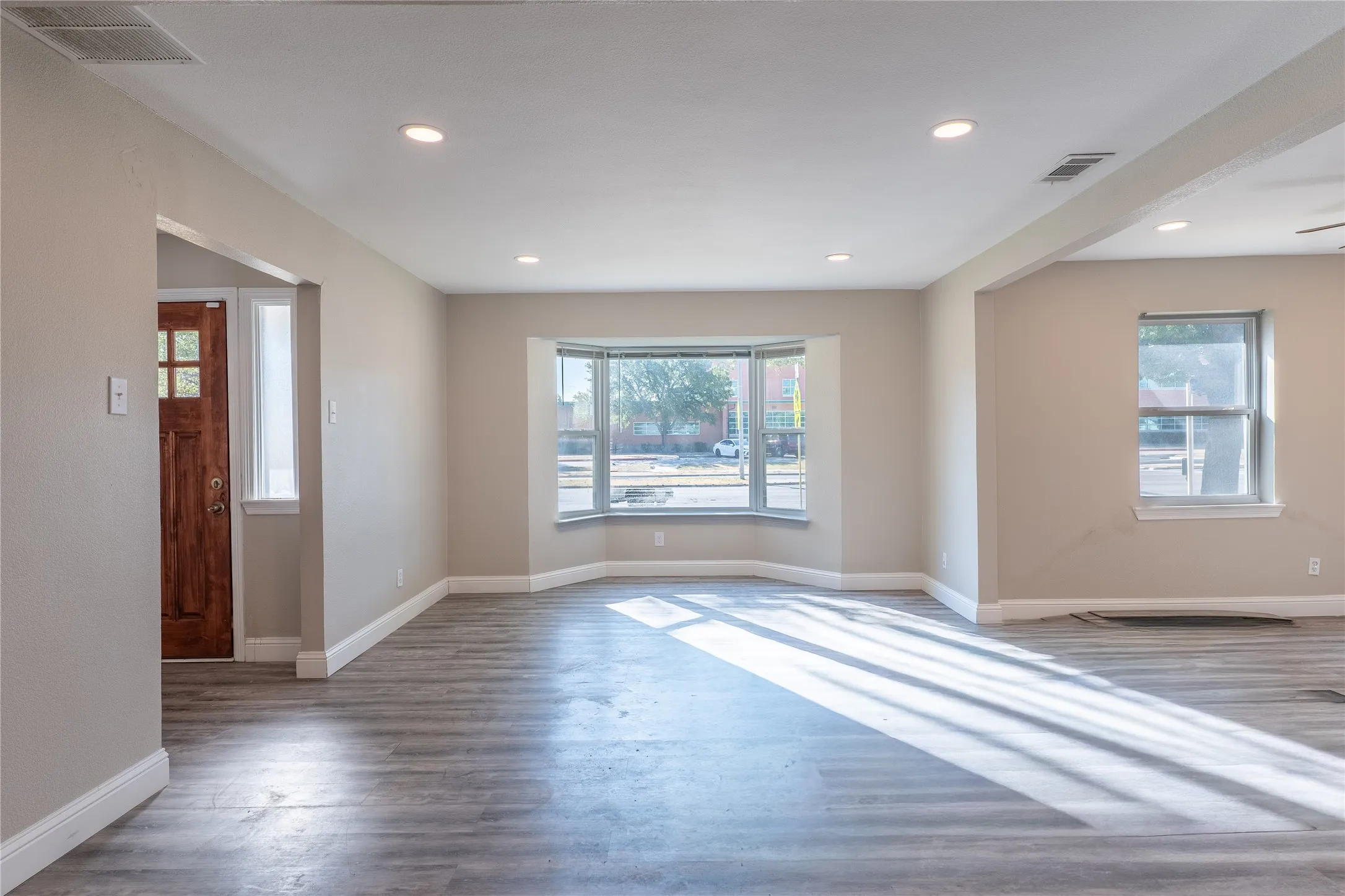 Single Family Residence For Rent in Dallas County , 11005 Ferguson Road, Dallas, Texas 75228, 3 Bedroom, 2 Bathroom, 2 Garage spaces, 1,933 Sqft, built in 1961, mls#21378878, Real Estate Agent in Dallas, Homes For Rent in Dallas county, Homes For Rent in Dallas, Realtor in Dallas Texas, Real Estate Brokerage Independent Realty Texas, Luminita Cordes Realtor