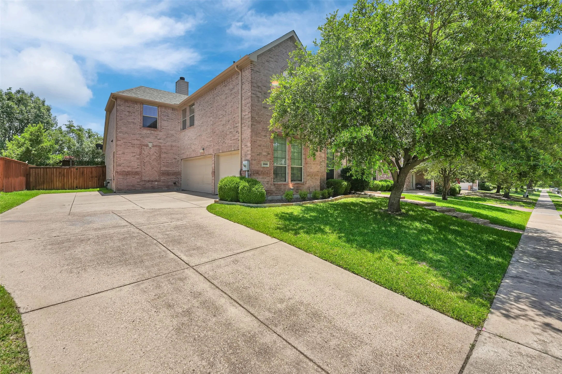 Single Family Residence For Sale in Collin County , 1910 Saint Johns Avenue, Allen, Texas 75002, 4 Bedroom, 4 Bathroom, 3 Garage spaces, 3,716 Sqft, built in 2005, mls#21380081, Real Estate Agent in Allen, Homes For Sale in Collin county, Homes For Sale in Allen, Realtor in Allen Texas, Real Estate Brokerage Independent Realty Texas, Luminita Cordes Realtor