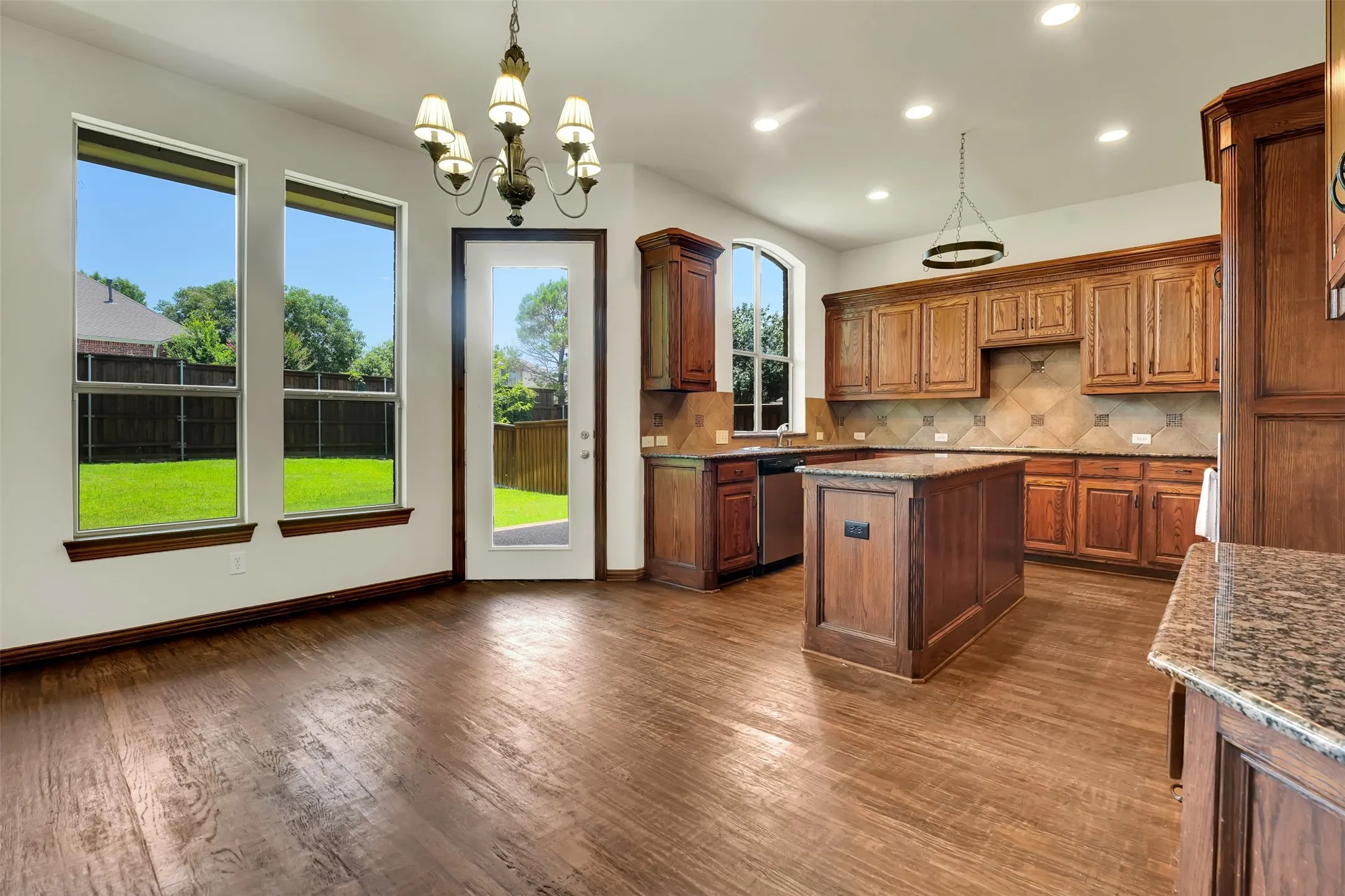 Single Family Residence For Sale in Collin County , 1910 Saint Johns Avenue, Allen, Texas 75002, 4 Bedroom, 4 Bathroom, 3 Garage spaces, 3,716 Sqft, built in 2005, mls#21380081, Real Estate Agent in Allen, Homes For Sale in Collin county, Homes For Sale in Allen, Realtor in Allen Texas, Real Estate Brokerage Independent Realty Texas, Luminita Cordes Realtor