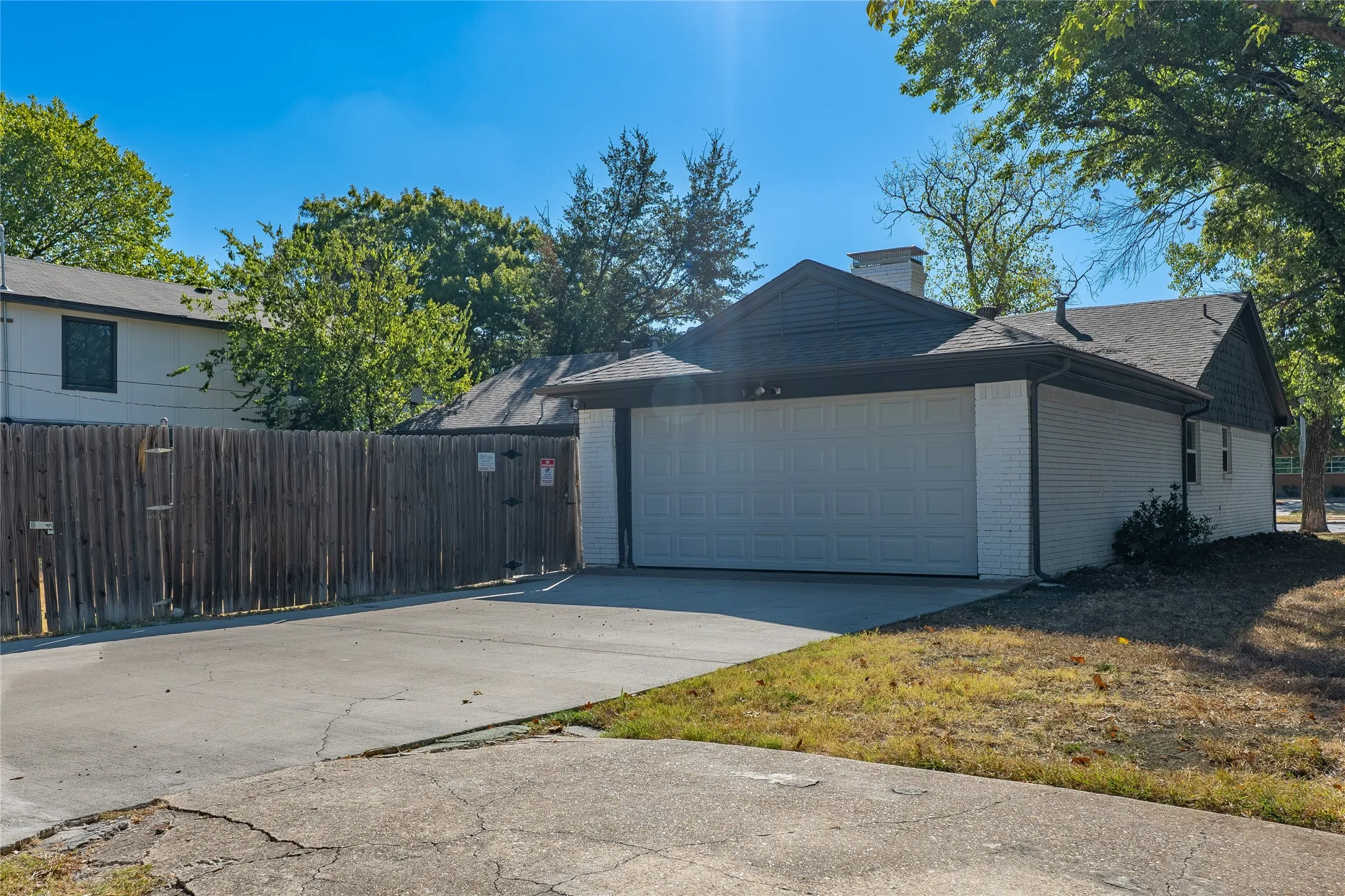 Single Family Residence For Sale in Dallas County , 11005 Ferguson Road, Dallas, Texas 75228, 3 Bedroom, 2 Bathroom, 2 Garage spaces, 1,933 Sqft, built in 1961, mls#21378963, Real Estate Agent in Dallas, Homes For Sale in Dallas county, Homes For Sale in Dallas, Realtor in Dallas Texas, Real Estate Brokerage Independent Realty Texas, Luminita Cordes Realtor