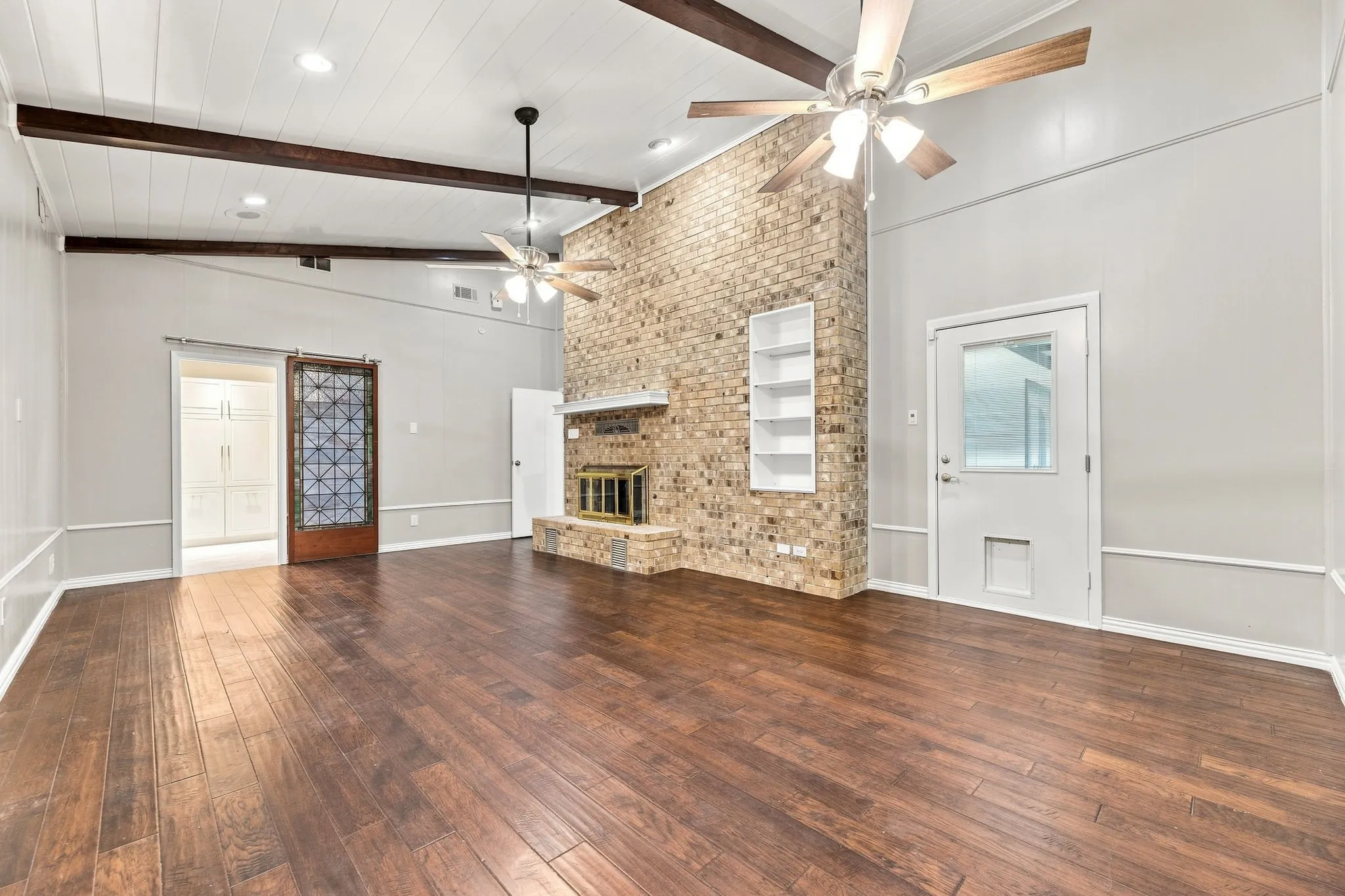 Single Family Residence For Sale in Dallas County , 6049 W Red Bird Lane, Dallas, Texas 75236, 2 Bedroom, 3 Bathroom, 2 Garage spaces, 2,584 Sqft, built in 1983, mls#21379321, Real Estate Agent in Dallas, Homes For Sale in Dallas county, Homes For Sale in Dallas, Realtor in Dallas Texas, Real Estate Brokerage Independent Realty Texas, Luminita Cordes Realtor
