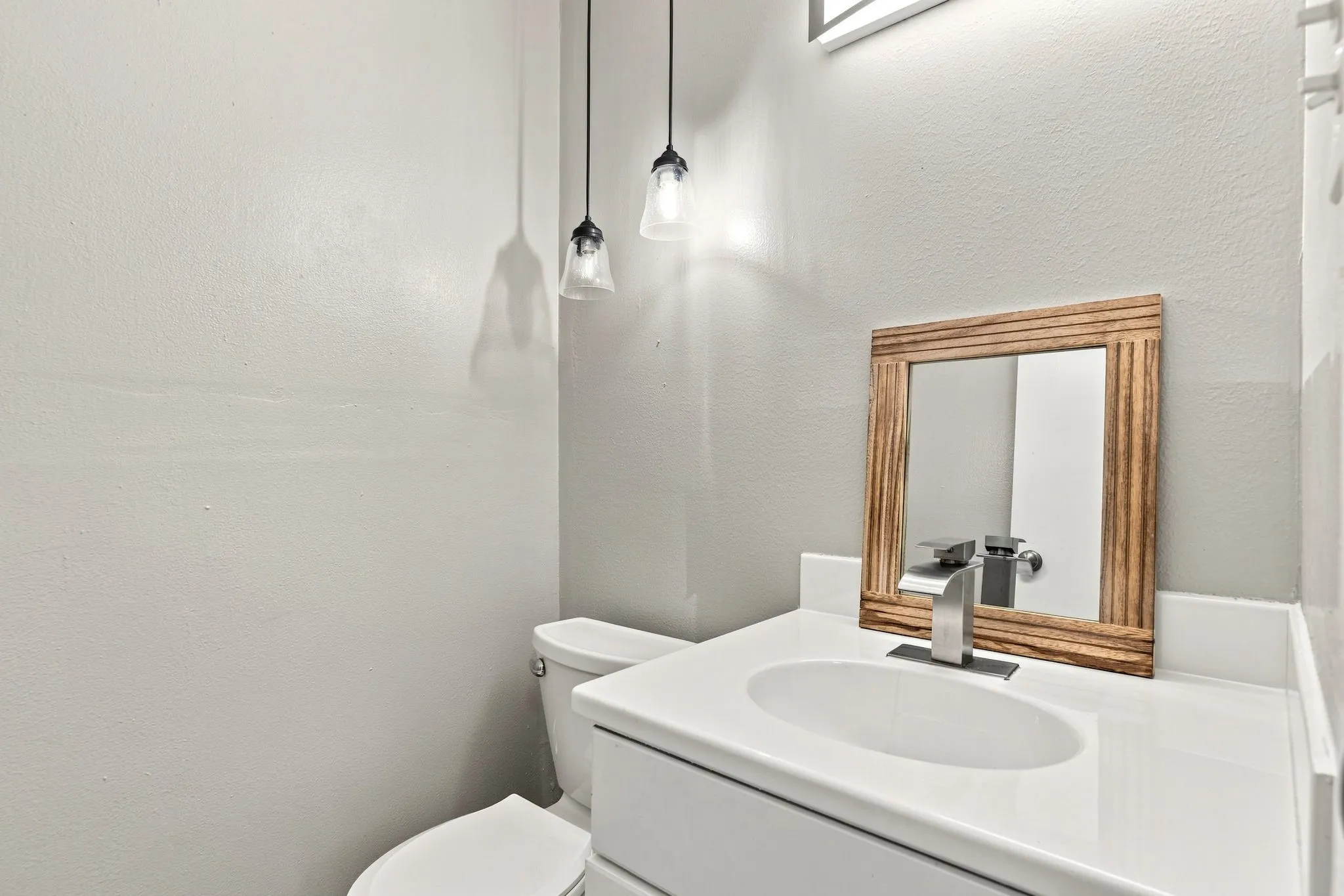 Single Family Residence For Sale in Dallas County , 6049 W Red Bird Lane, Dallas, Texas 75236, 2 Bedroom, 3 Bathroom, 2 Garage spaces, 2,584 Sqft, built in 1983, mls#21379321, Real Estate Agent in Dallas, Homes For Sale in Dallas county, Homes For Sale in Dallas, Realtor in Dallas Texas, Real Estate Brokerage Independent Realty Texas, Luminita Cordes Realtor