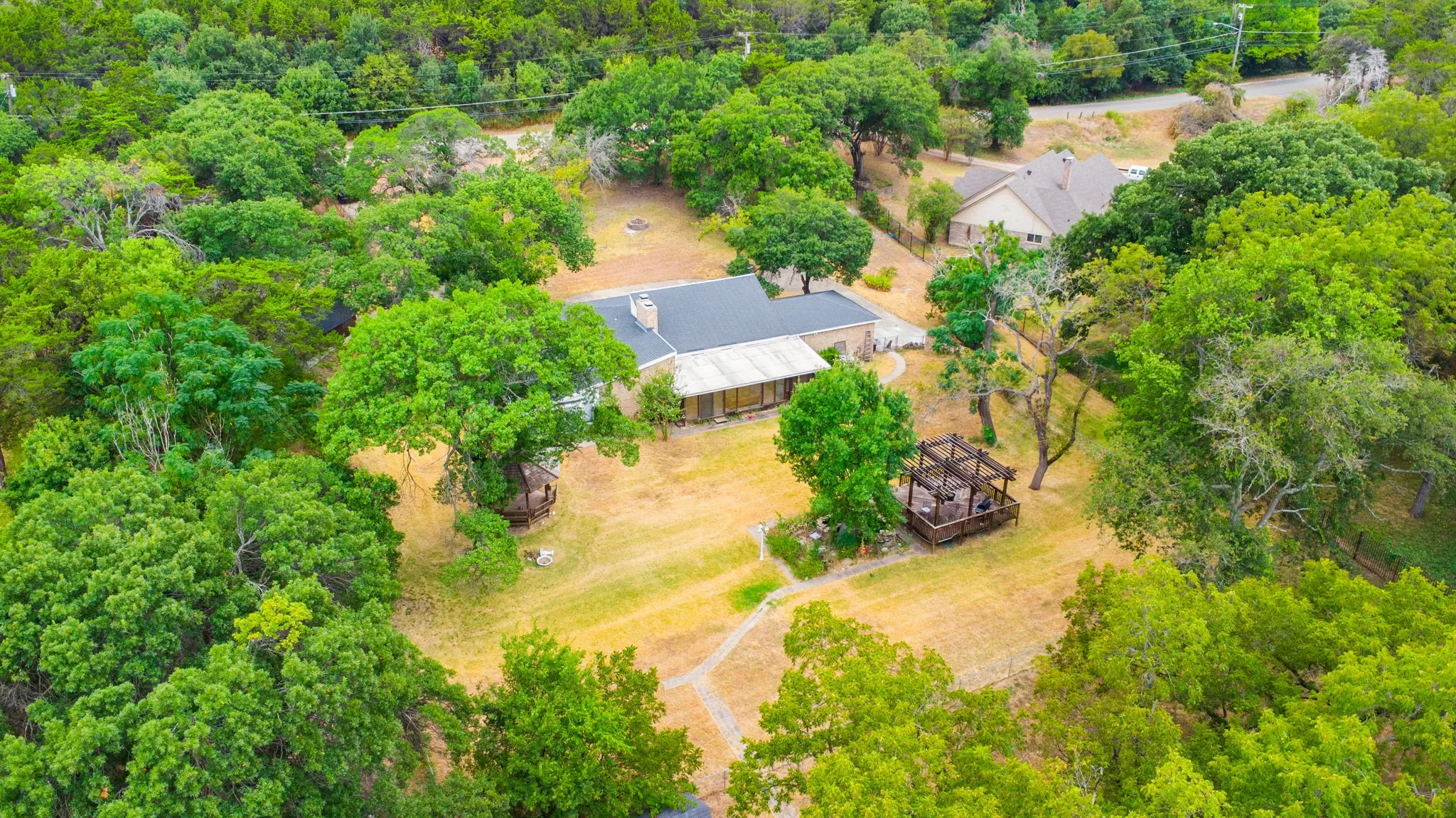 Single Family Residence For Sale in Dallas County , 6049 W Red Bird Lane, Dallas, Texas 75236, 2 Bedroom, 3 Bathroom, 2 Garage spaces, 2,584 Sqft, built in 1983, mls#21379321, Real Estate Agent in Dallas, Homes For Sale in Dallas county, Homes For Sale in Dallas, Realtor in Dallas Texas, Real Estate Brokerage Independent Realty Texas, Luminita Cordes Realtor