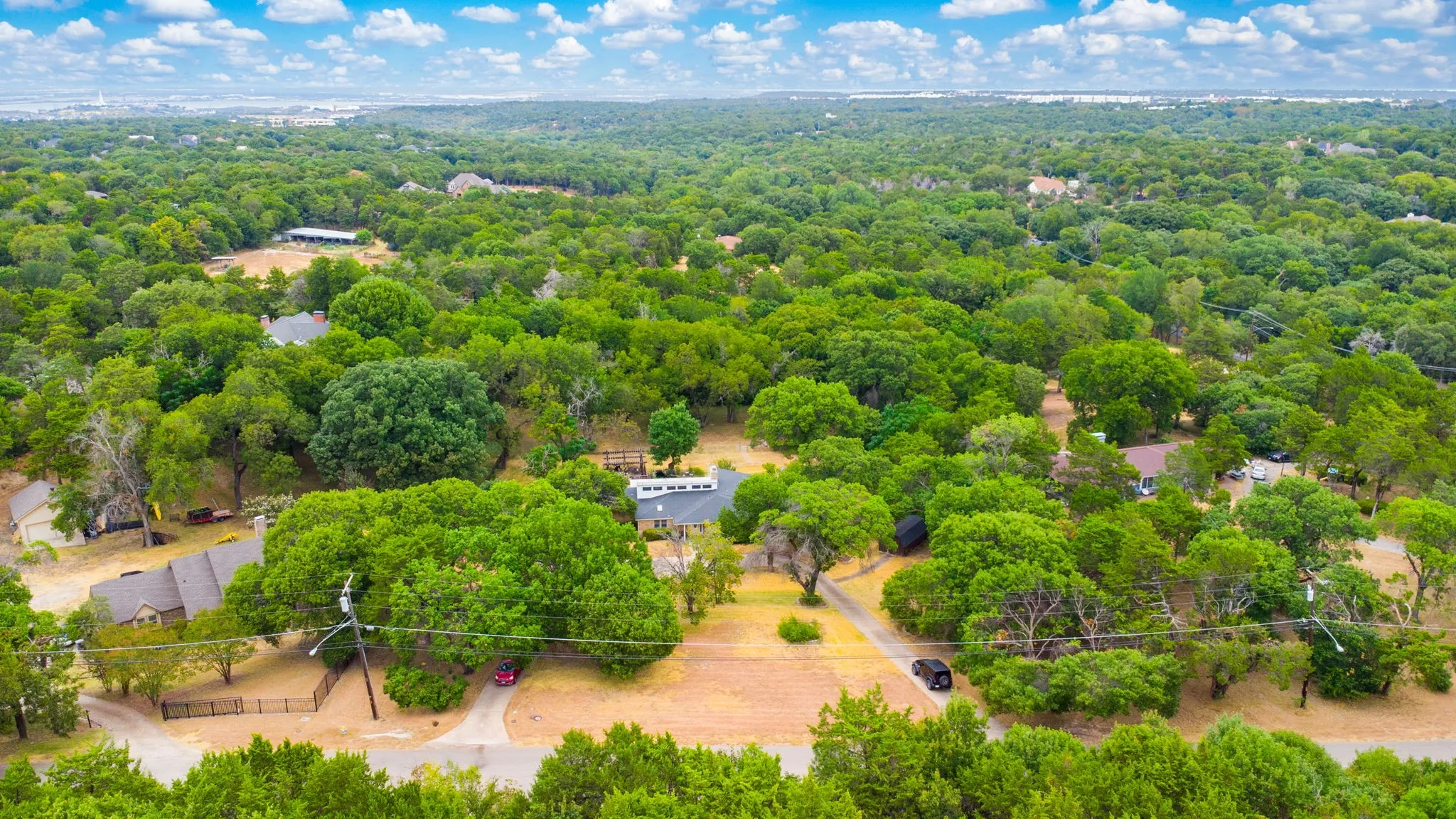 Single Family Residence For Sale in Dallas County , 6049 W Red Bird Lane, Dallas, Texas 75236, 2 Bedroom, 3 Bathroom, 2 Garage spaces, 2,584 Sqft, built in 1983, mls#21379321, Real Estate Agent in Dallas, Homes For Sale in Dallas county, Homes For Sale in Dallas, Realtor in Dallas Texas, Real Estate Brokerage Independent Realty Texas, Luminita Cordes Realtor