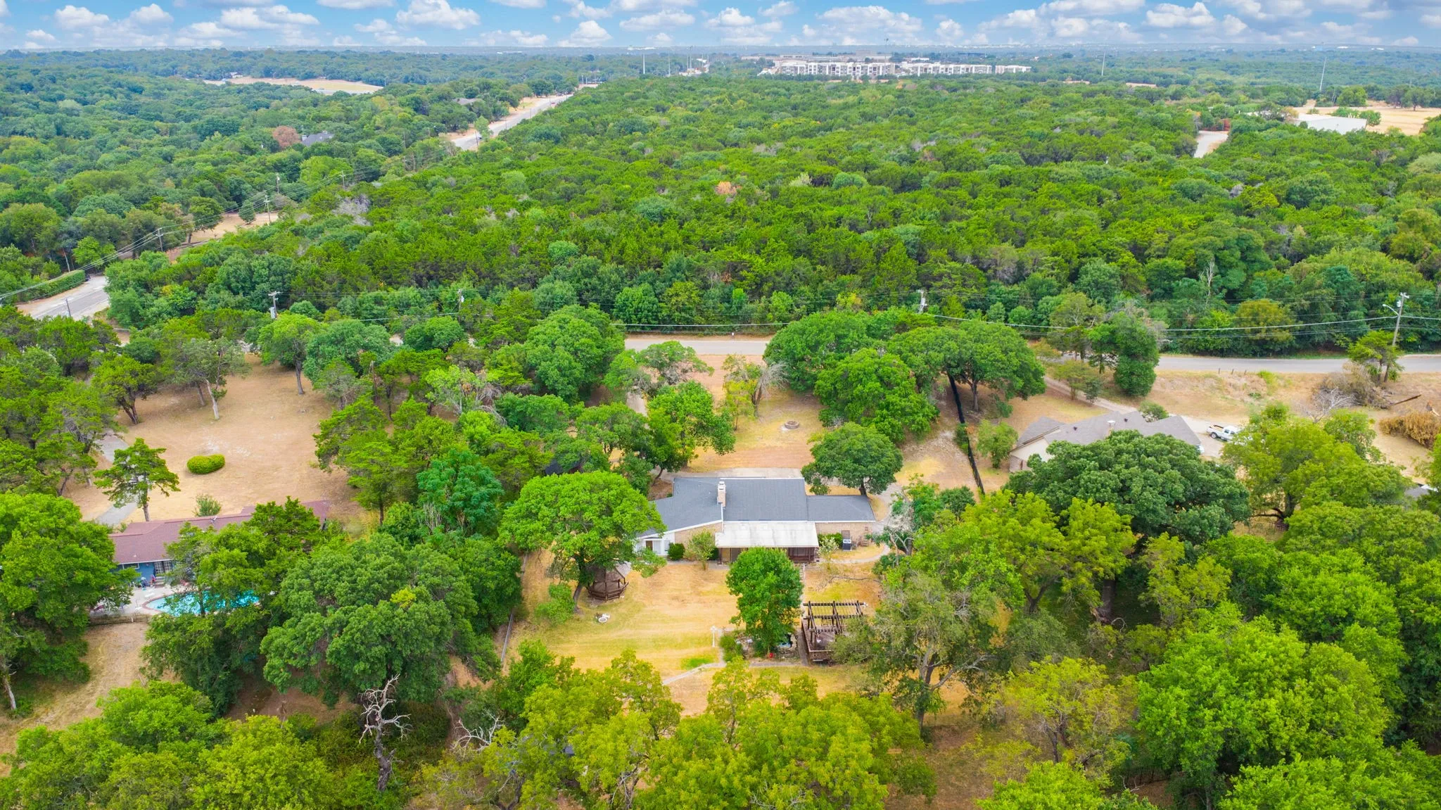 Single Family Residence For Sale in Dallas County , 6049 W Red Bird Lane, Dallas, Texas 75236, 2 Bedroom, 3 Bathroom, 2 Garage spaces, 2,584 Sqft, built in 1983, mls#21379321, Real Estate Agent in Dallas, Homes For Sale in Dallas county, Homes For Sale in Dallas, Realtor in Dallas Texas, Real Estate Brokerage Independent Realty Texas, Luminita Cordes Realtor