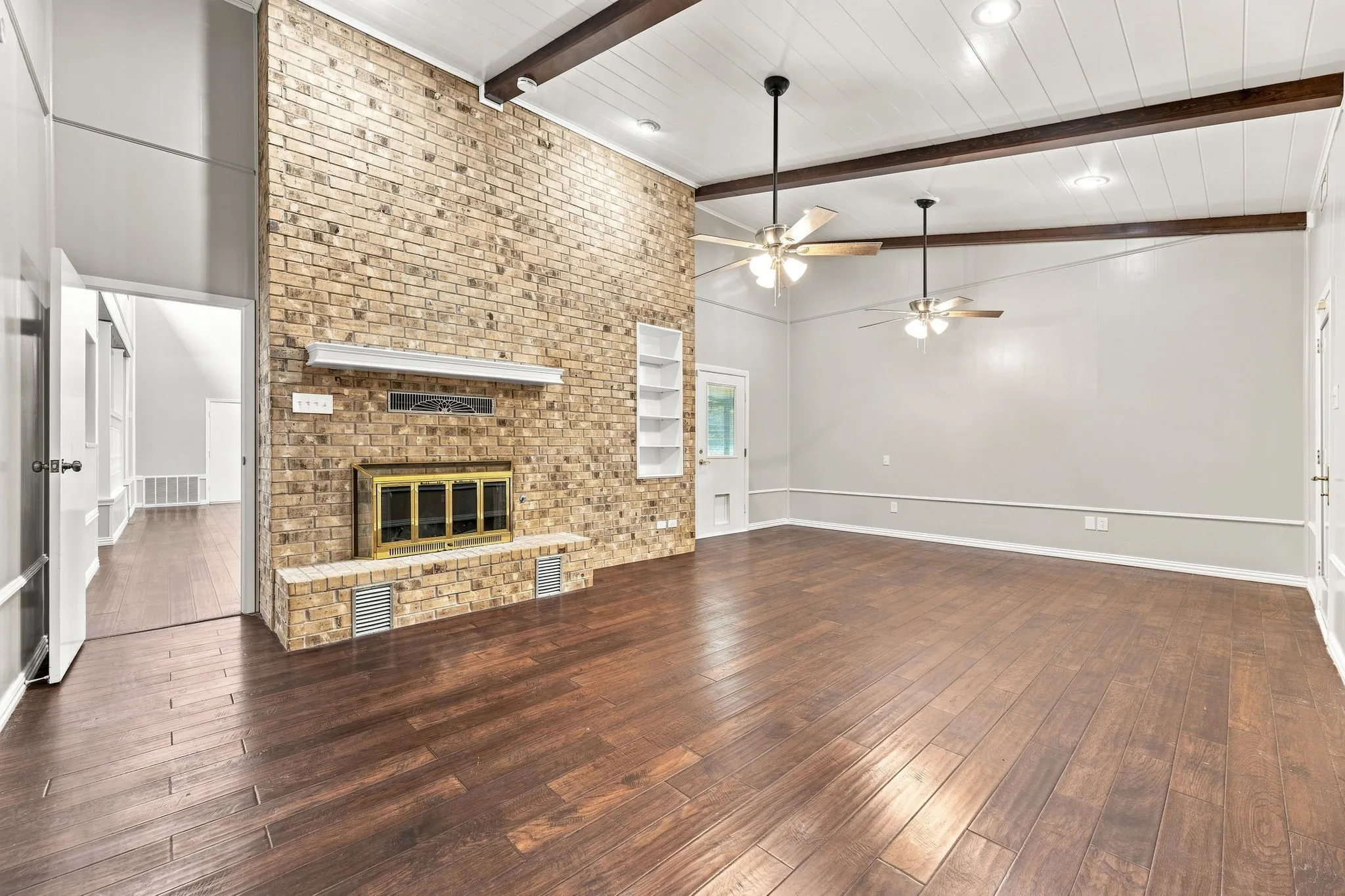 Single Family Residence For Sale in Dallas County , 6049 W Red Bird Lane, Dallas, Texas 75236, 2 Bedroom, 3 Bathroom, 2 Garage spaces, 2,584 Sqft, built in 1983, mls#21379321, Real Estate Agent in Dallas, Homes For Sale in Dallas county, Homes For Sale in Dallas, Realtor in Dallas Texas, Real Estate Brokerage Independent Realty Texas, Luminita Cordes Realtor