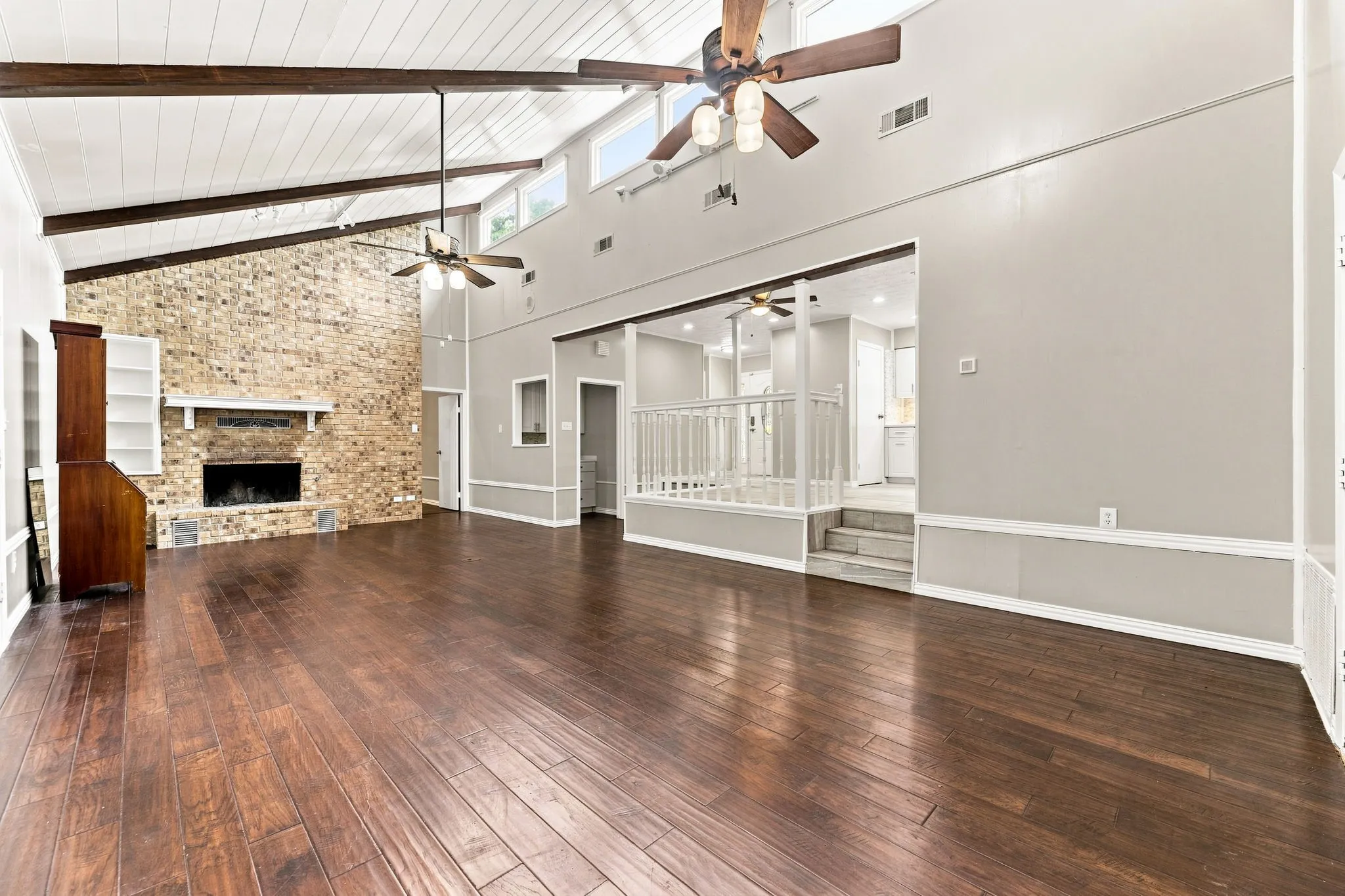 Single Family Residence For Sale in Dallas County , 6049 W Red Bird Lane, Dallas, Texas 75236, 2 Bedroom, 3 Bathroom, 2 Garage spaces, 2,584 Sqft, built in 1983, mls#21379321, Real Estate Agent in Dallas, Homes For Sale in Dallas county, Homes For Sale in Dallas, Realtor in Dallas Texas, Real Estate Brokerage Independent Realty Texas, Luminita Cordes Realtor