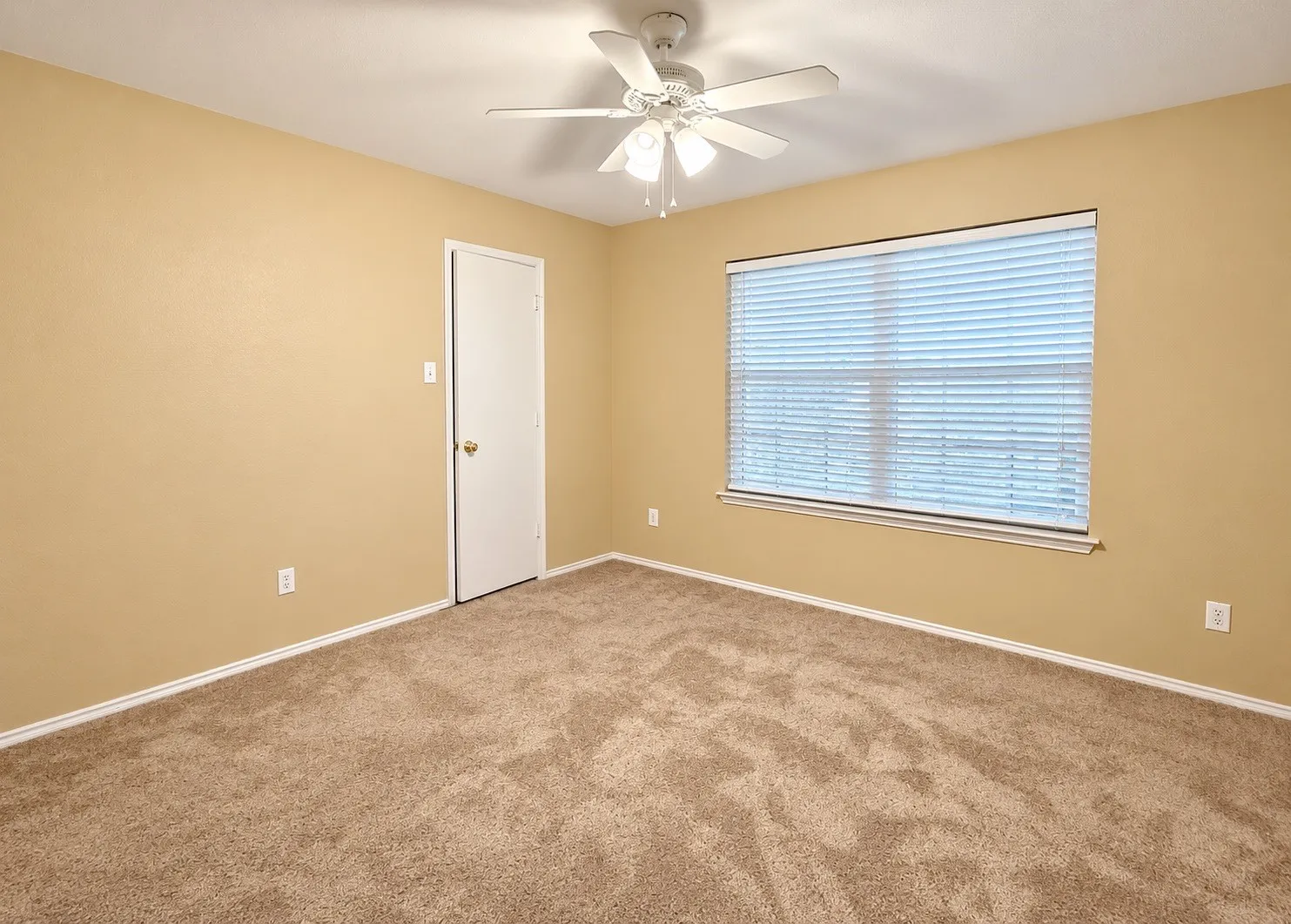 Single Family Residence For Sale in Dallas County , 148 Spelt Lane, Dallas, Texas 75241, 3 Bedroom, 2 Bathroom, 2 Garage spaces, 1,651 Sqft, built in 2006, mls#21380085, Real Estate Agent in Dallas, Homes For Sale in Dallas county, Homes For Sale in Dallas, Realtor in Dallas Texas, Real Estate Brokerage Independent Realty Texas, Luminita Cordes Realtor