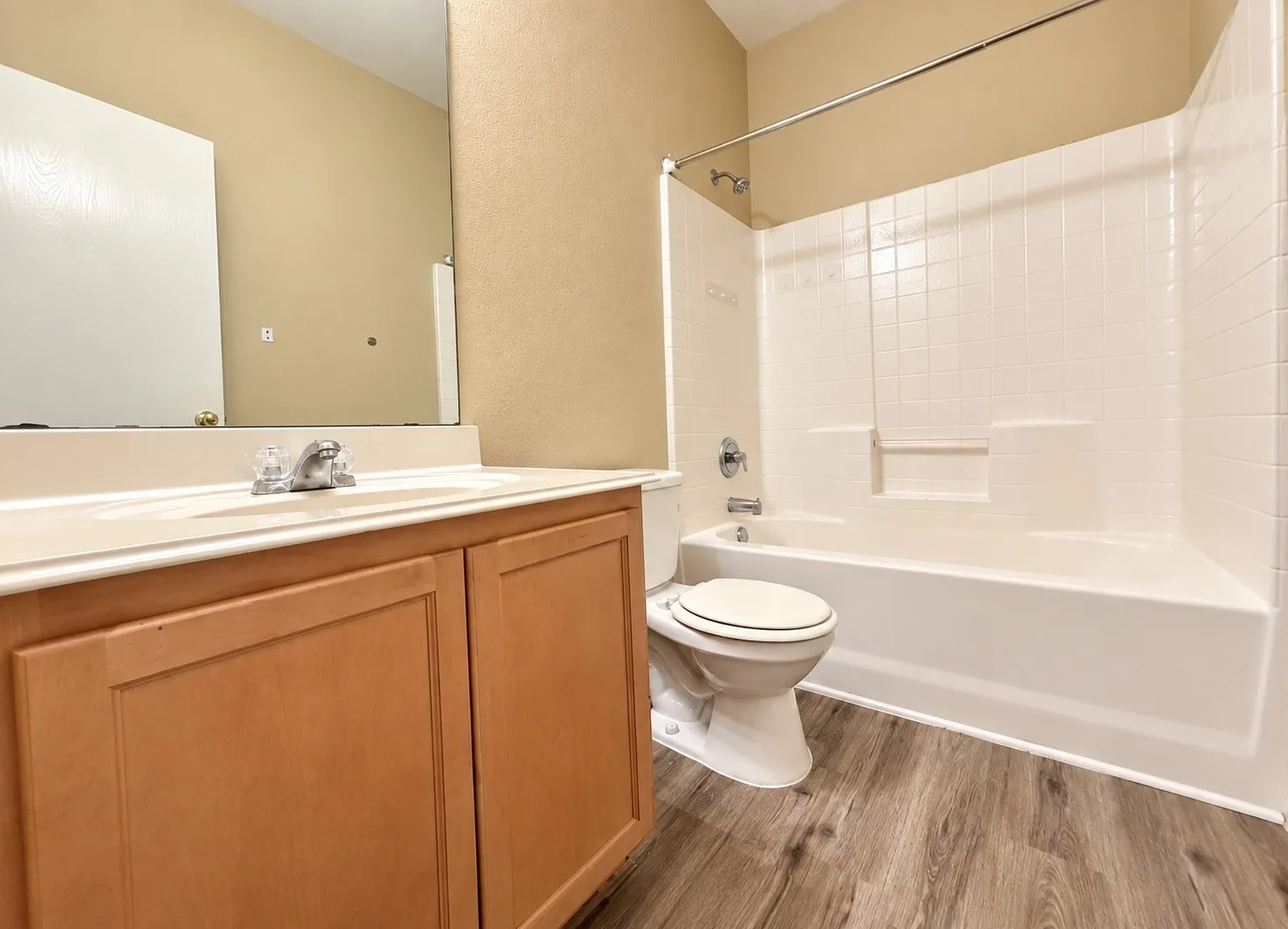 Single Family Residence For Sale in Dallas County , 148 Spelt Lane, Dallas, Texas 75241, 3 Bedroom, 2 Bathroom, 2 Garage spaces, 1,651 Sqft, built in 2006, mls#21380085, Real Estate Agent in Dallas, Homes For Sale in Dallas county, Homes For Sale in Dallas, Realtor in Dallas Texas, Real Estate Brokerage Independent Realty Texas, Luminita Cordes Realtor