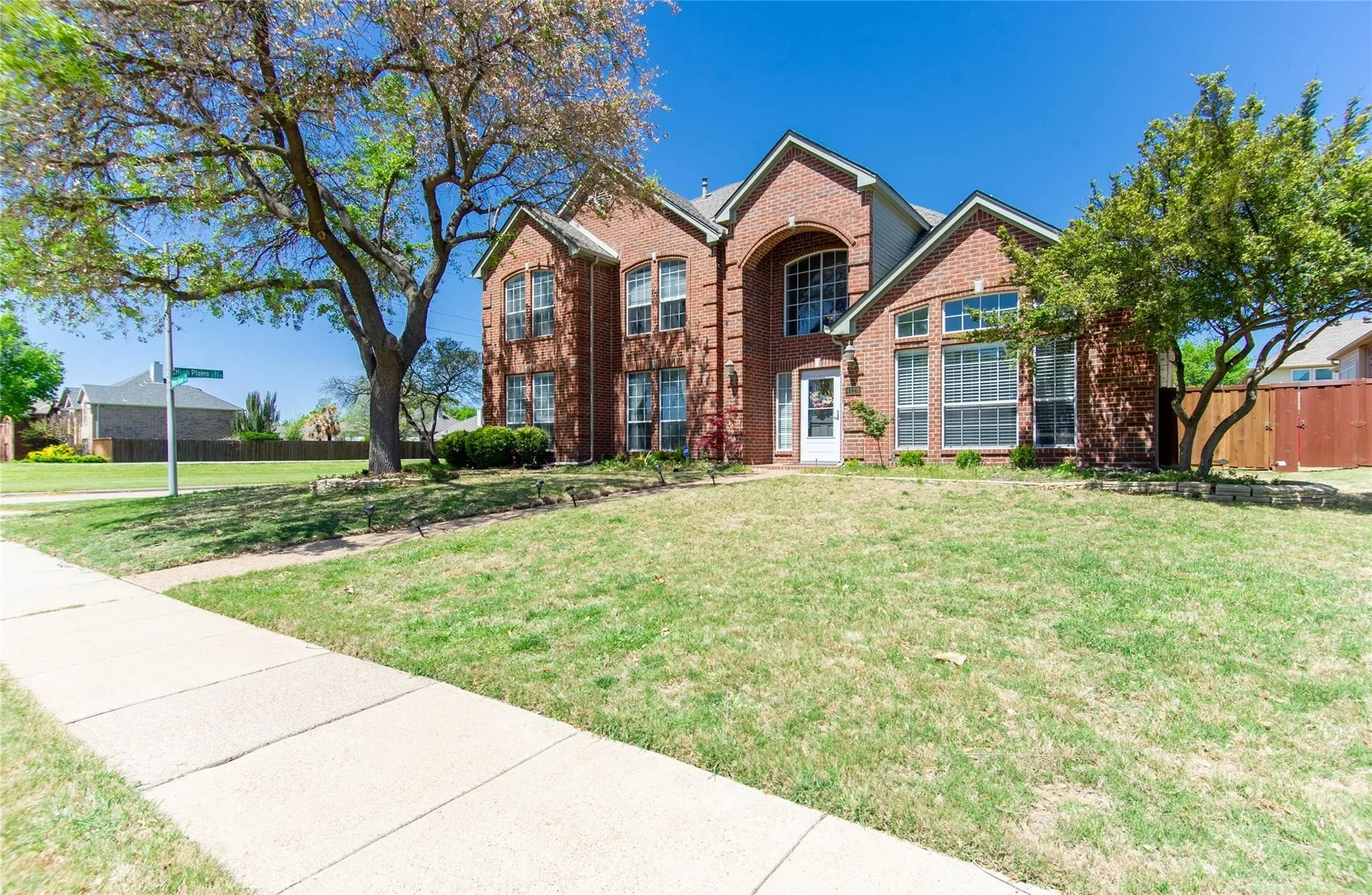 Single Family Residence For Rent in Collin County , 4129 Staten Island Drive, Plano, Texas 75024, 5 Bedroom, 4 Bathroom, 3 Garage spaces, 3,377 Sqft, built in 1992, mls#21380037, Real Estate Agent in Plano, Homes For Rent in Collin county, Homes For Rent in Plano, Realtor in Plano Texas, Real Estate Brokerage Independent Realty Texas, Luminita Cordes Realtor