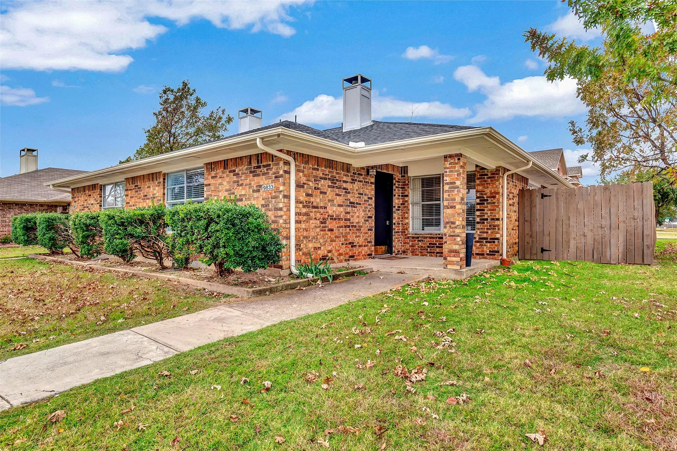 Duplex For Rent in Collin County , 9831 windy ridge Road, Frisco, Texas 75033, 2 Bedroom, 1 Bathroom, Garage spaces, 1,122 Sqft, built in 1983, mls#21373719, Real Estate Agent in Frisco, Homes For Rent in Collin county, Homes For Rent in Frisco, Realtor in Frisco Texas, Real Estate Brokerage Independent Realty Texas, Luminita Cordes Realtor