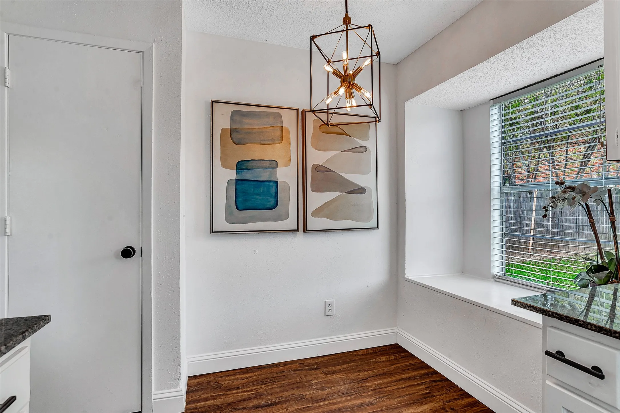 Duplex For Rent in Collin County , 9831 windy ridge Road, Frisco, Texas 75033, 2 Bedroom, 1 Bathroom, Garage spaces, 1,122 Sqft, built in 1983, mls#21373719, Real Estate Agent in Frisco, Homes For Rent in Collin county, Homes For Rent in Frisco, Realtor in Frisco Texas, Real Estate Brokerage Independent Realty Texas, Luminita Cordes Realtor