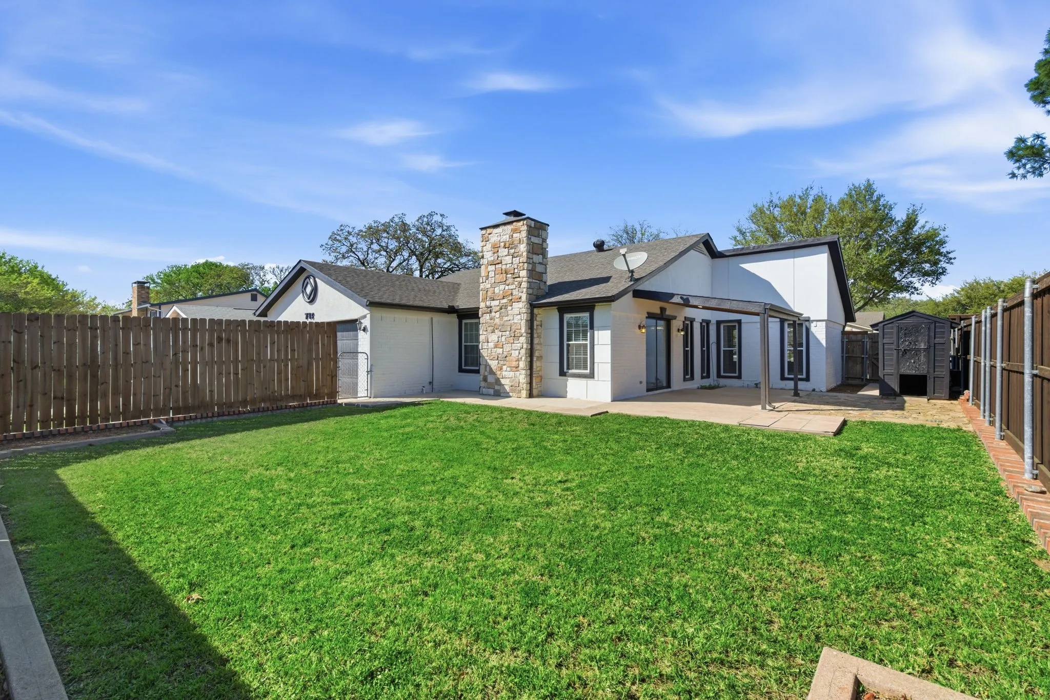 Single Family Residence For Sale in Denton County , 746 Red Wing Drive, Lewisville, Texas 75067, 3 Bedroom, 2 Bathroom, 2 Garage spaces, 1,506 Sqft, built in 1978, mls#21380095, Real Estate Agent in Lewisville, Homes For Sale in Denton county, Homes For Sale in Lewisville, Realtor in Lewisville Texas, Real Estate Brokerage Independent Realty Texas, Luminita Cordes Realtor
